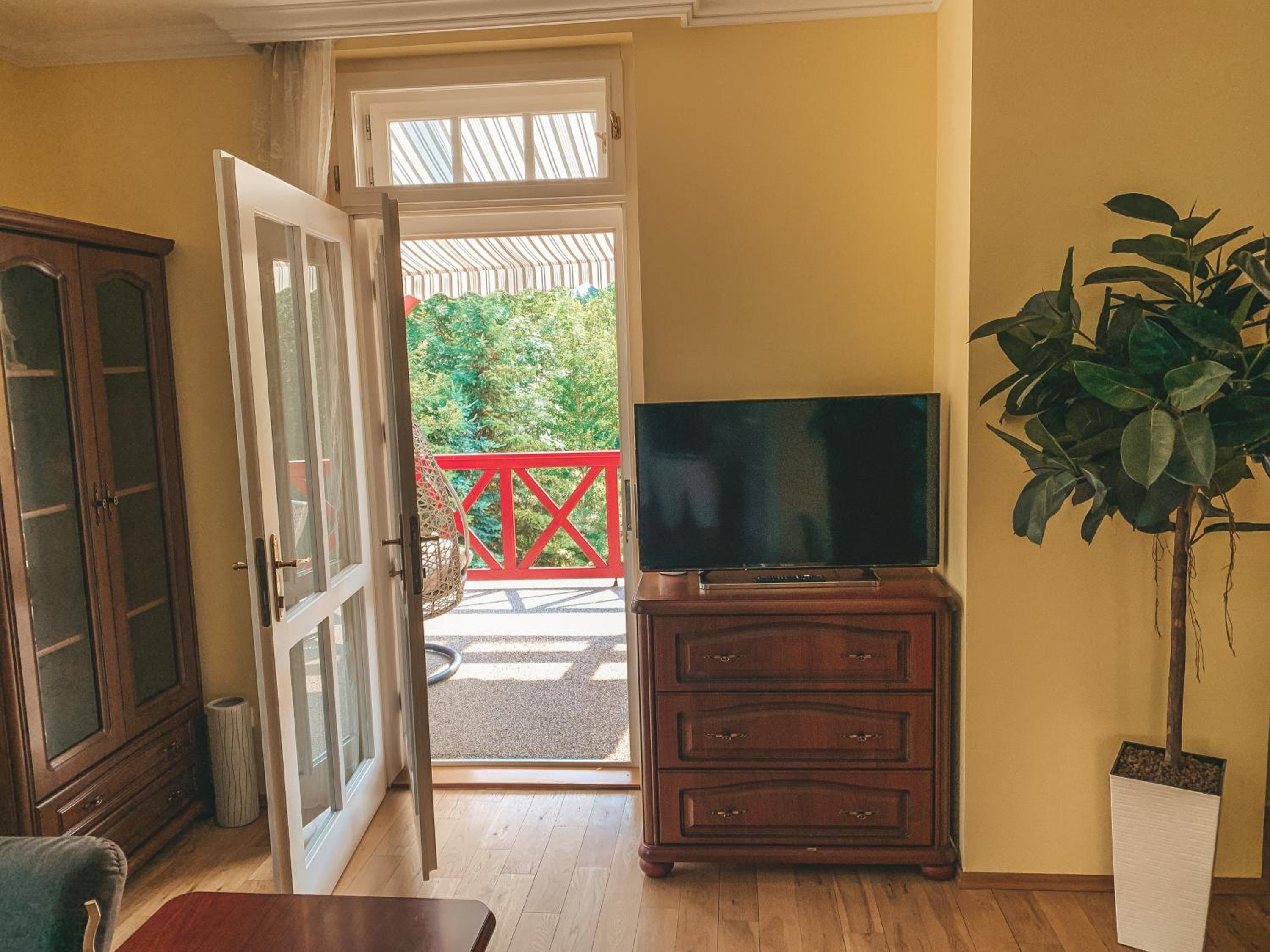 Apartment with Terrace and Jacuzzi  photo 3