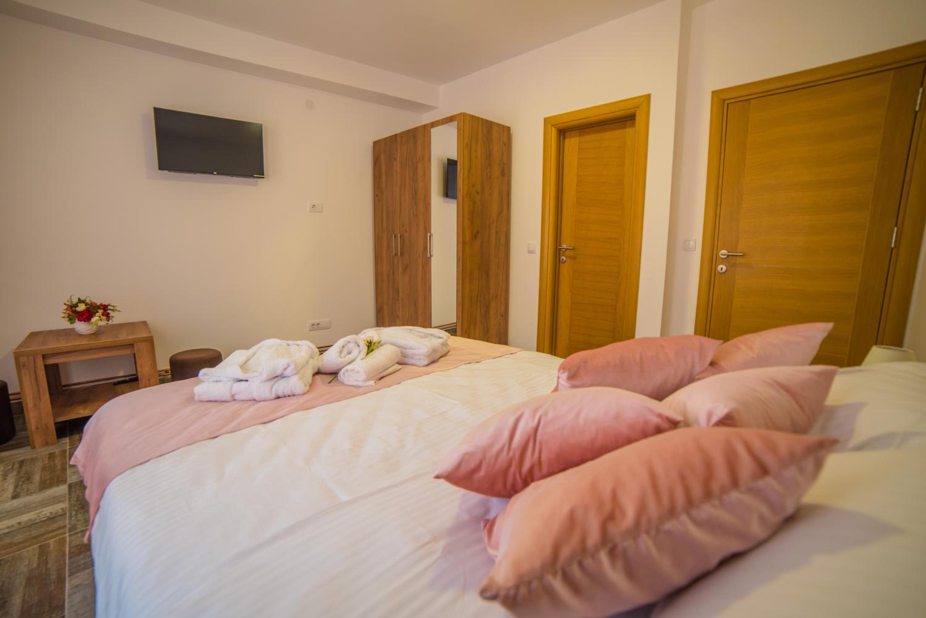 Deluxe Double Room (1 adult + 1 child) photo 1