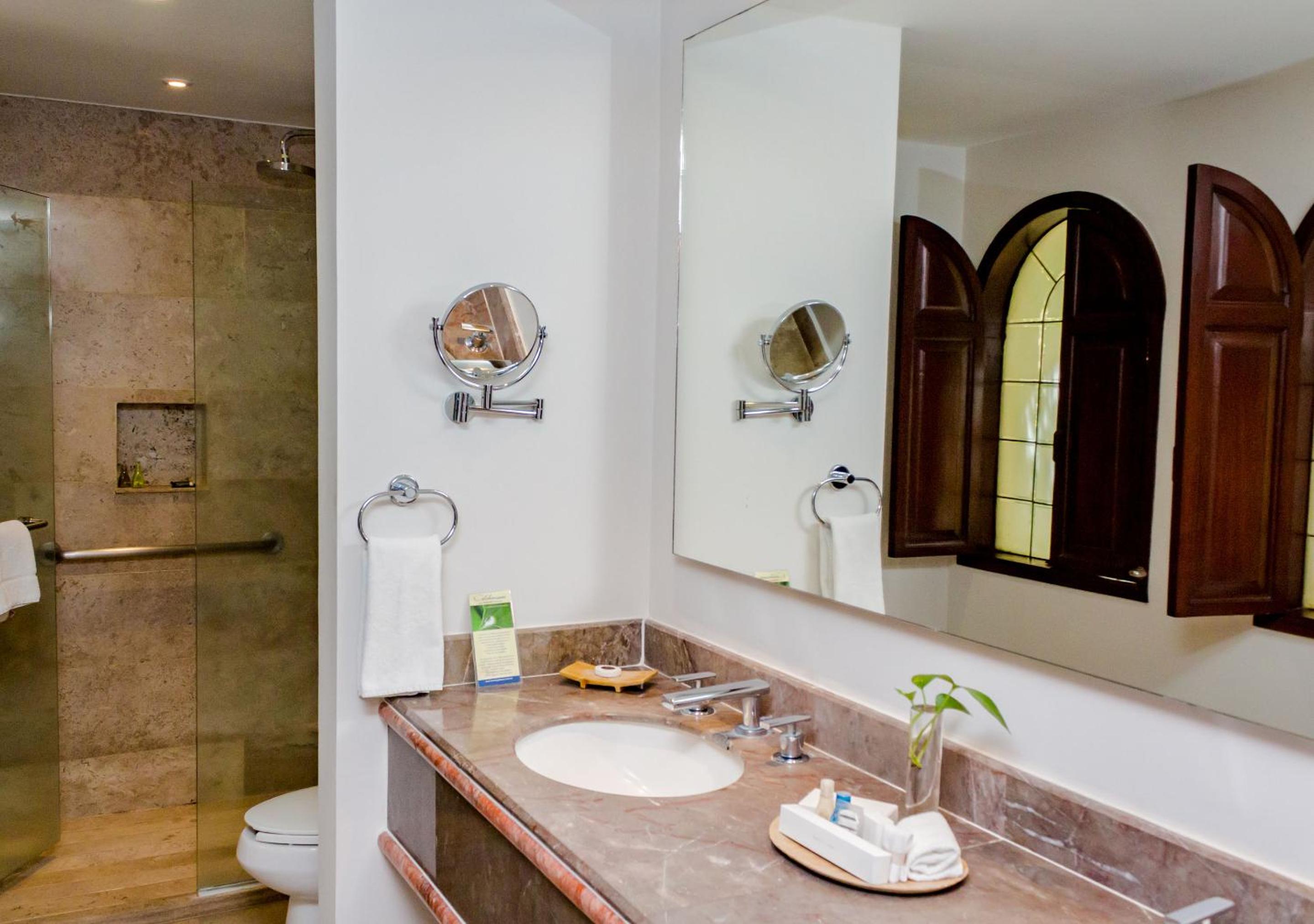 Suite - Photo 3