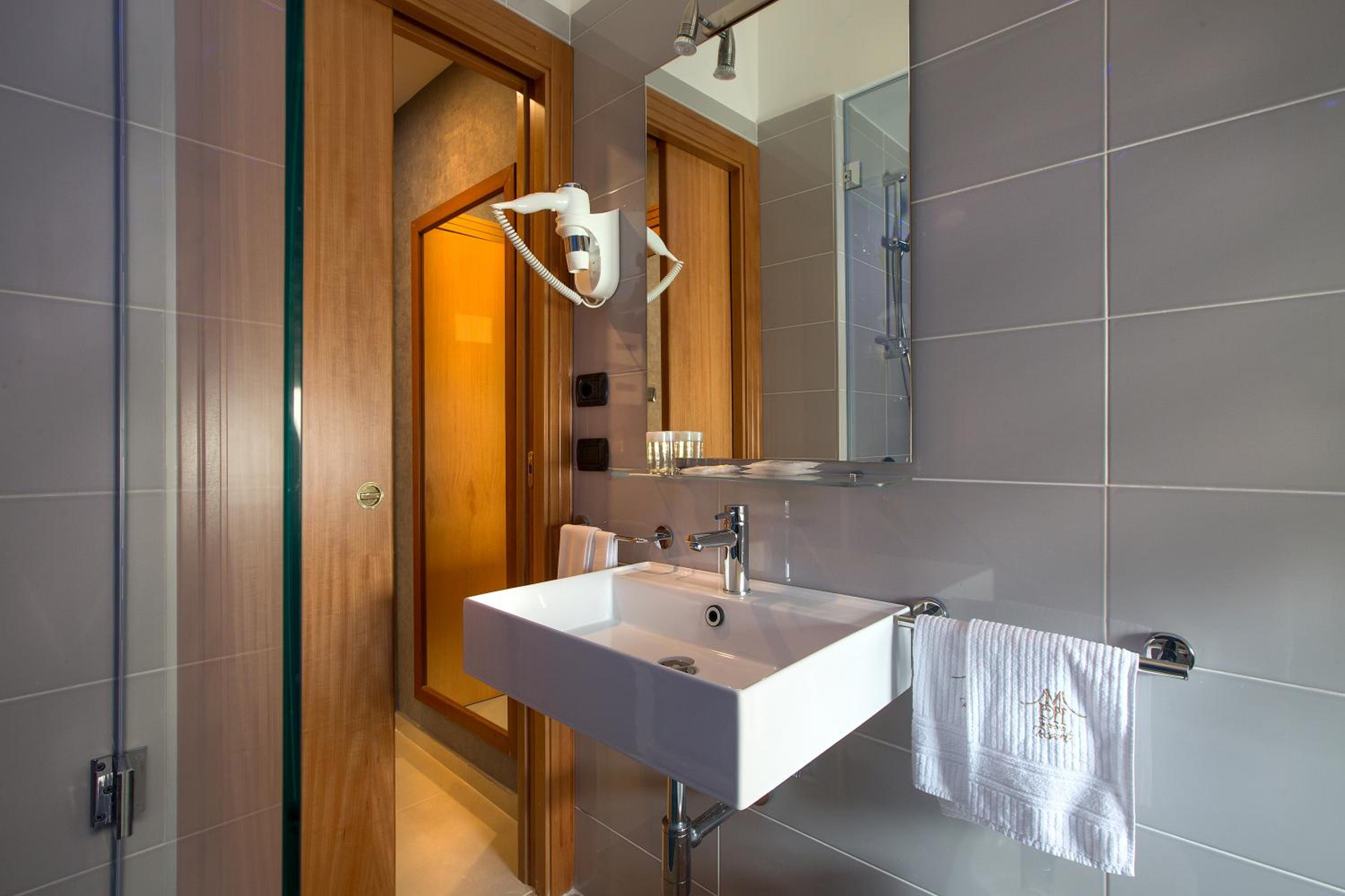 Superior Double Room - Photo 8