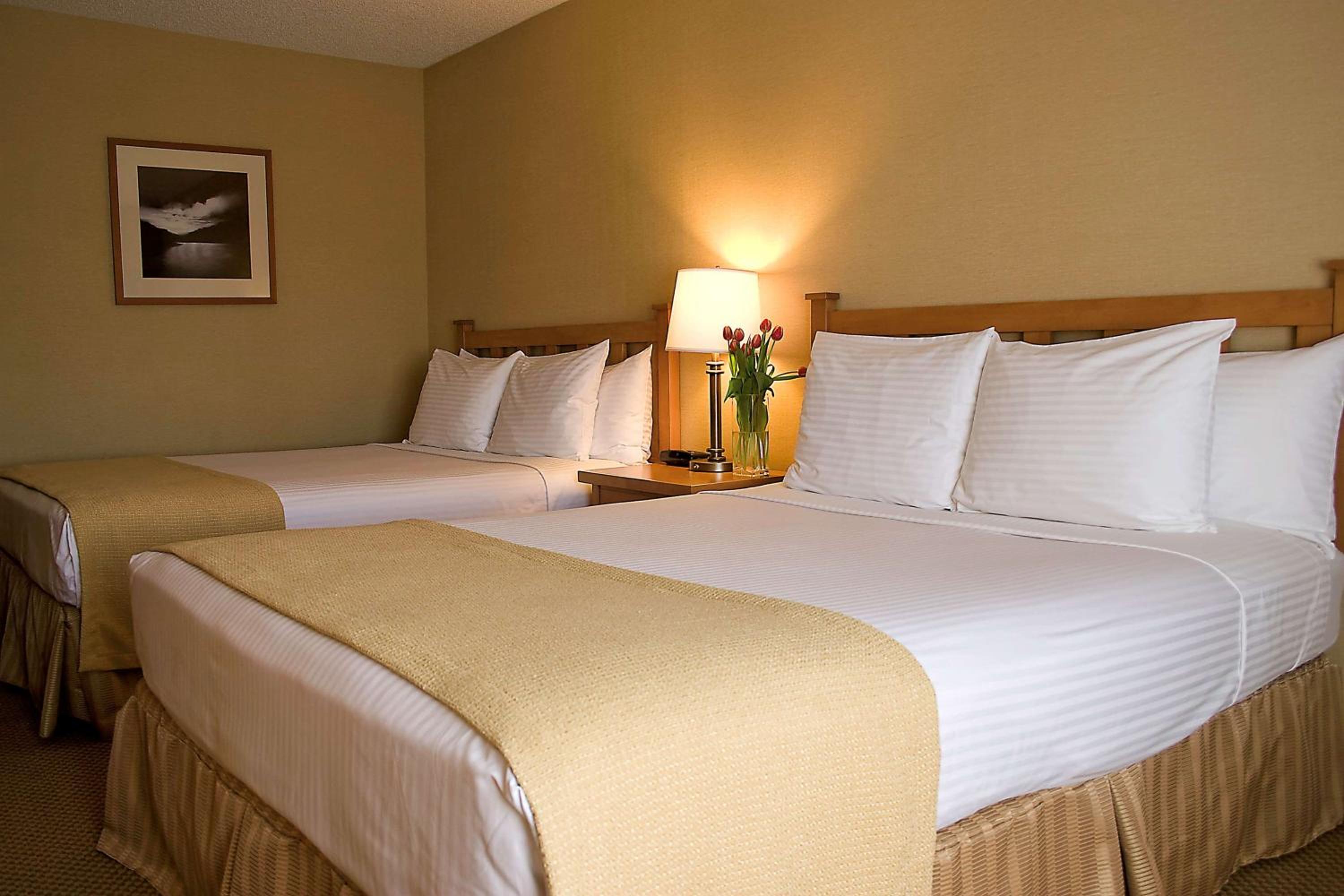 Queen Room with Two Queen Beds - Non-Smoking - Photo 4