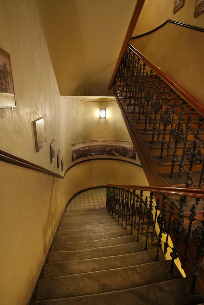 Deluxe King Suite - Photo 21