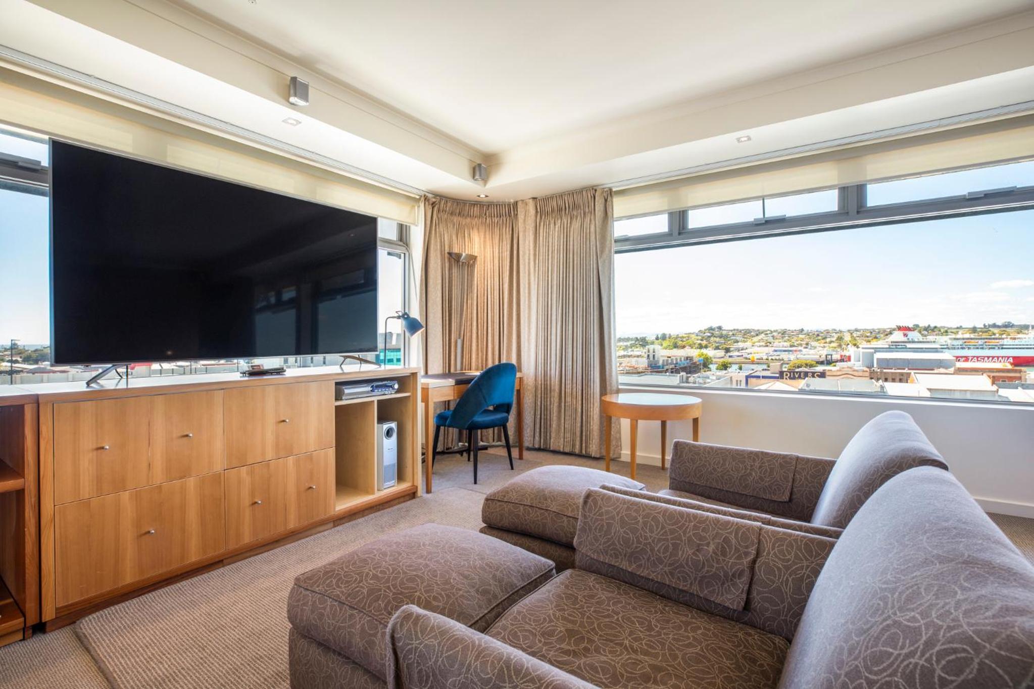 Premium King Room with Spa Bath - Photo 2