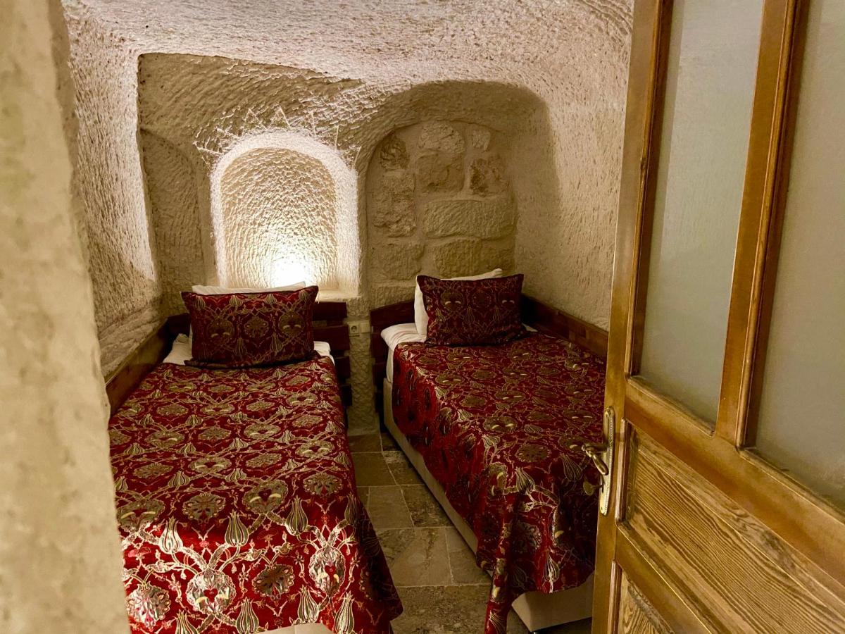 King Cave Suite with Spa bath 