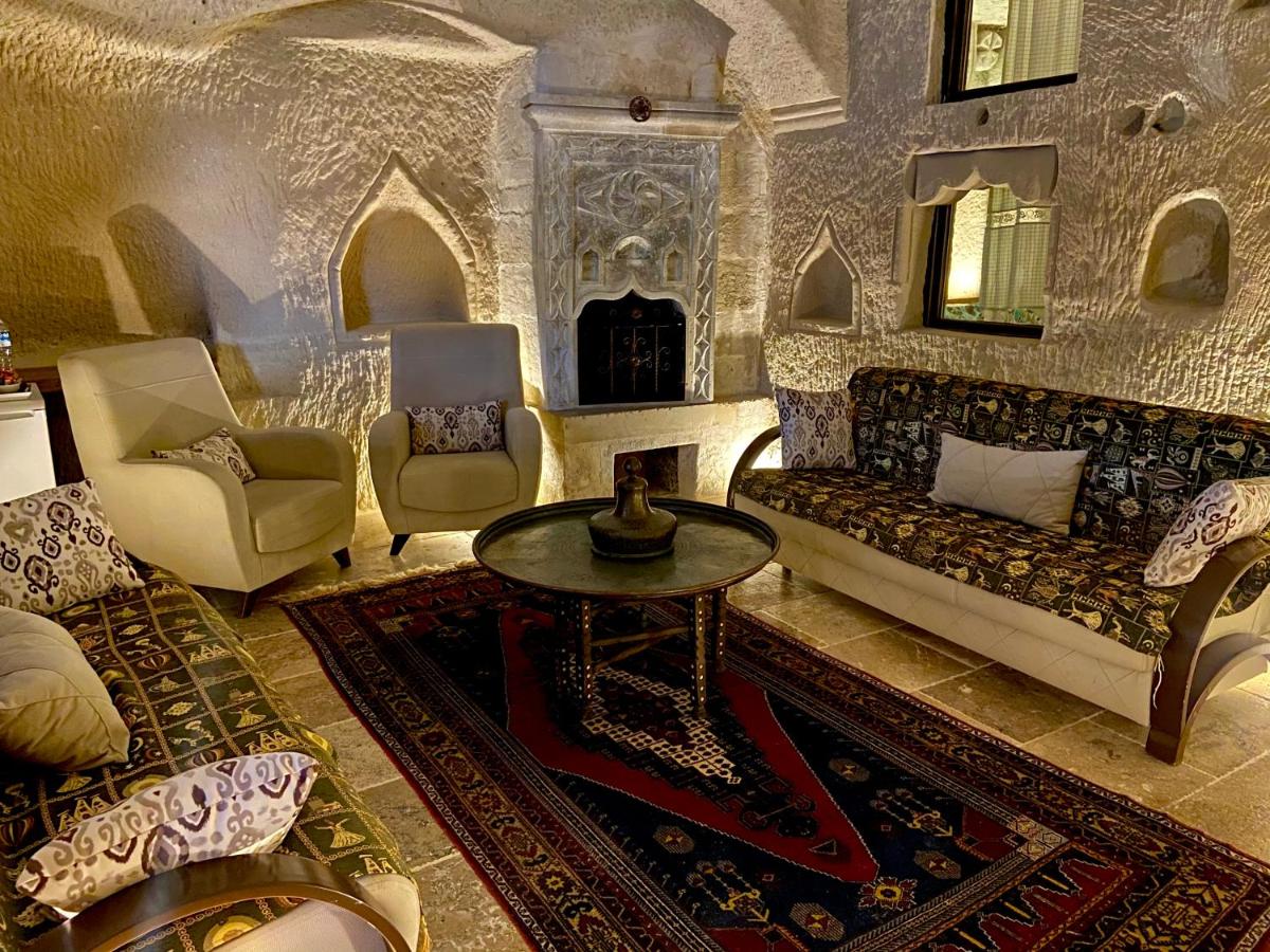 Presidential Cave Suite with Spa Bath