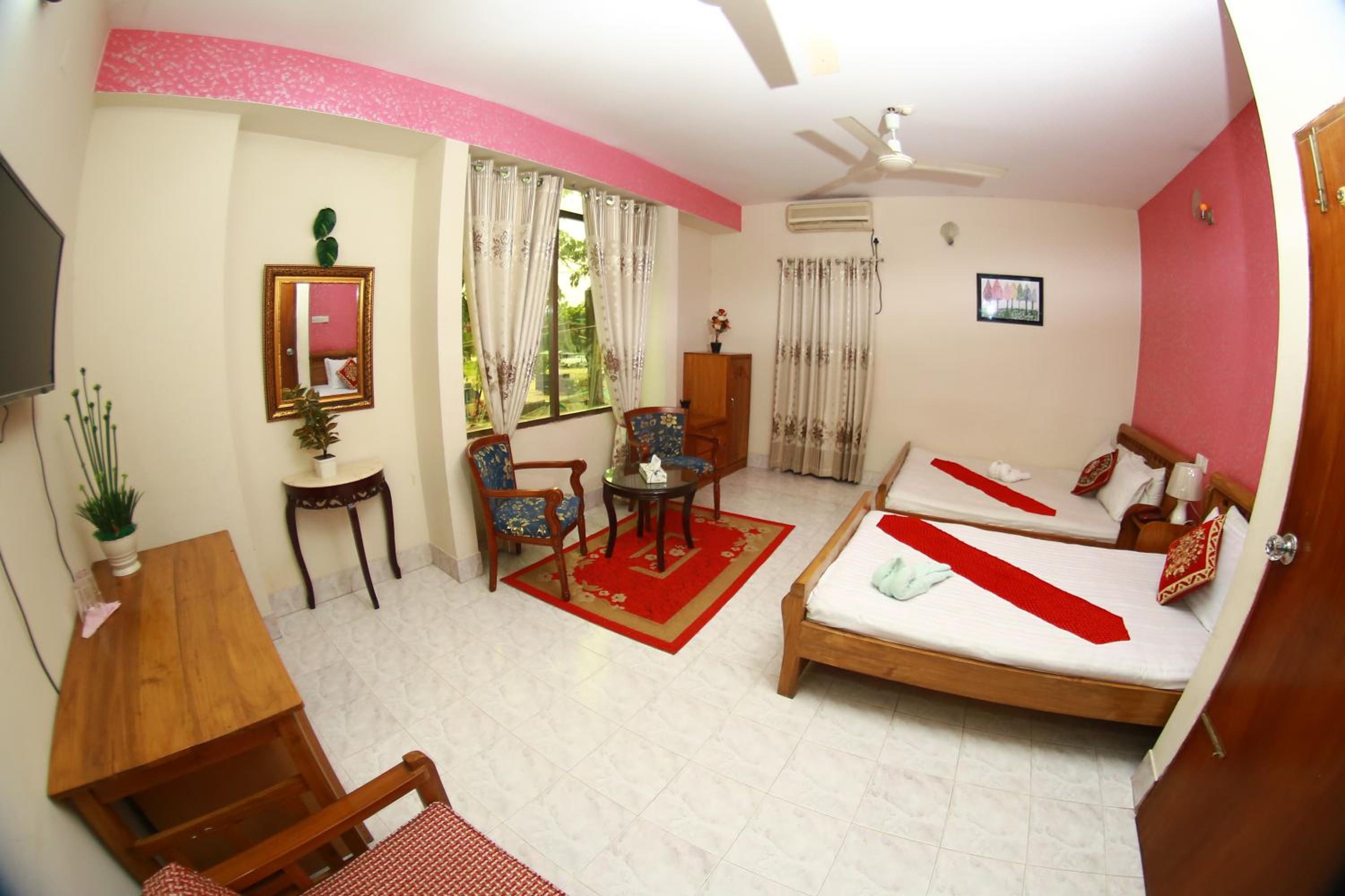 Deluxe Family Room photo 1