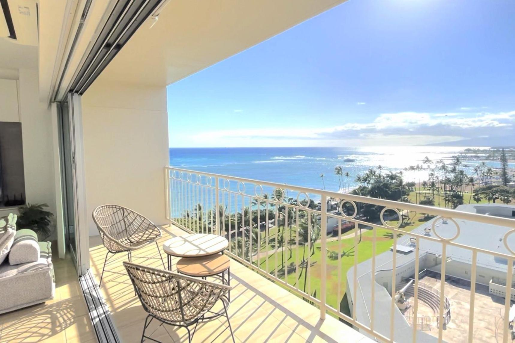 Waikiki Shore 1116 Beachfront: One-Bedroom Apartment photo