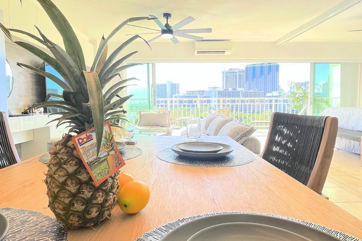 Waikiki Shore 1116 Beachfront: One-Bedroom Apartment photo