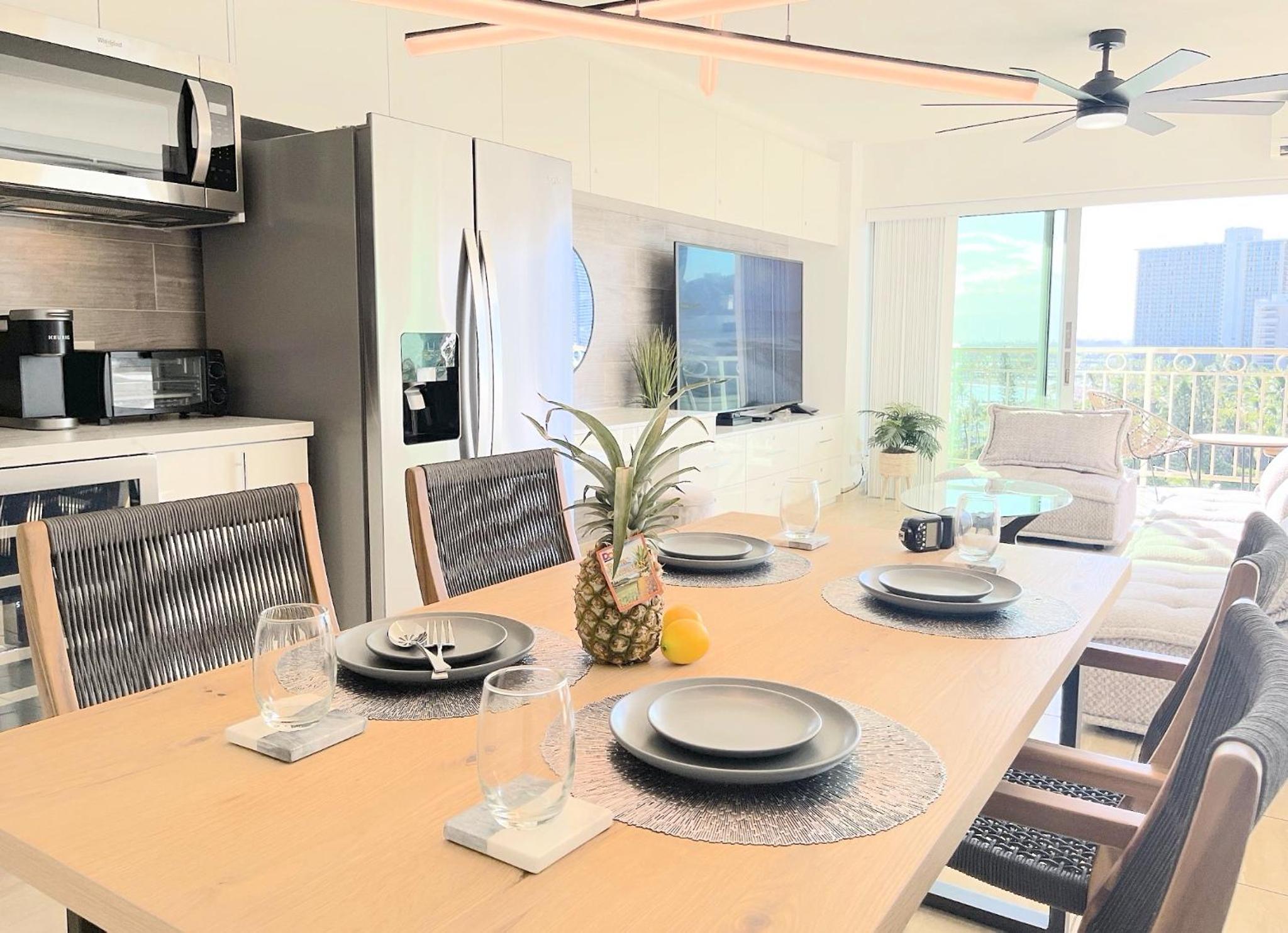 Waikiki Shore 1116 Beachfront: One-Bedroom Apartment photo