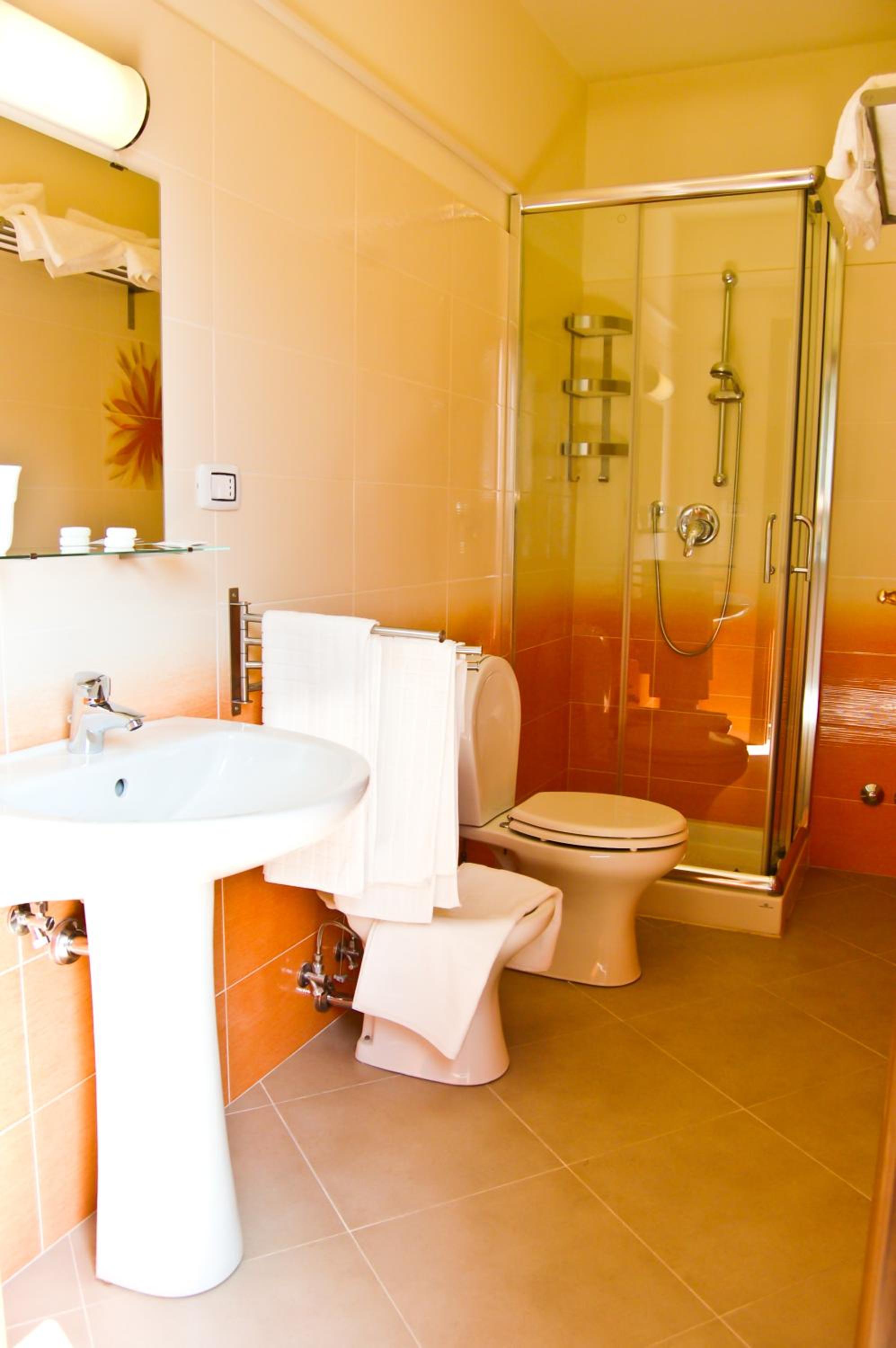 Double Room with Private Bathroom photo 2