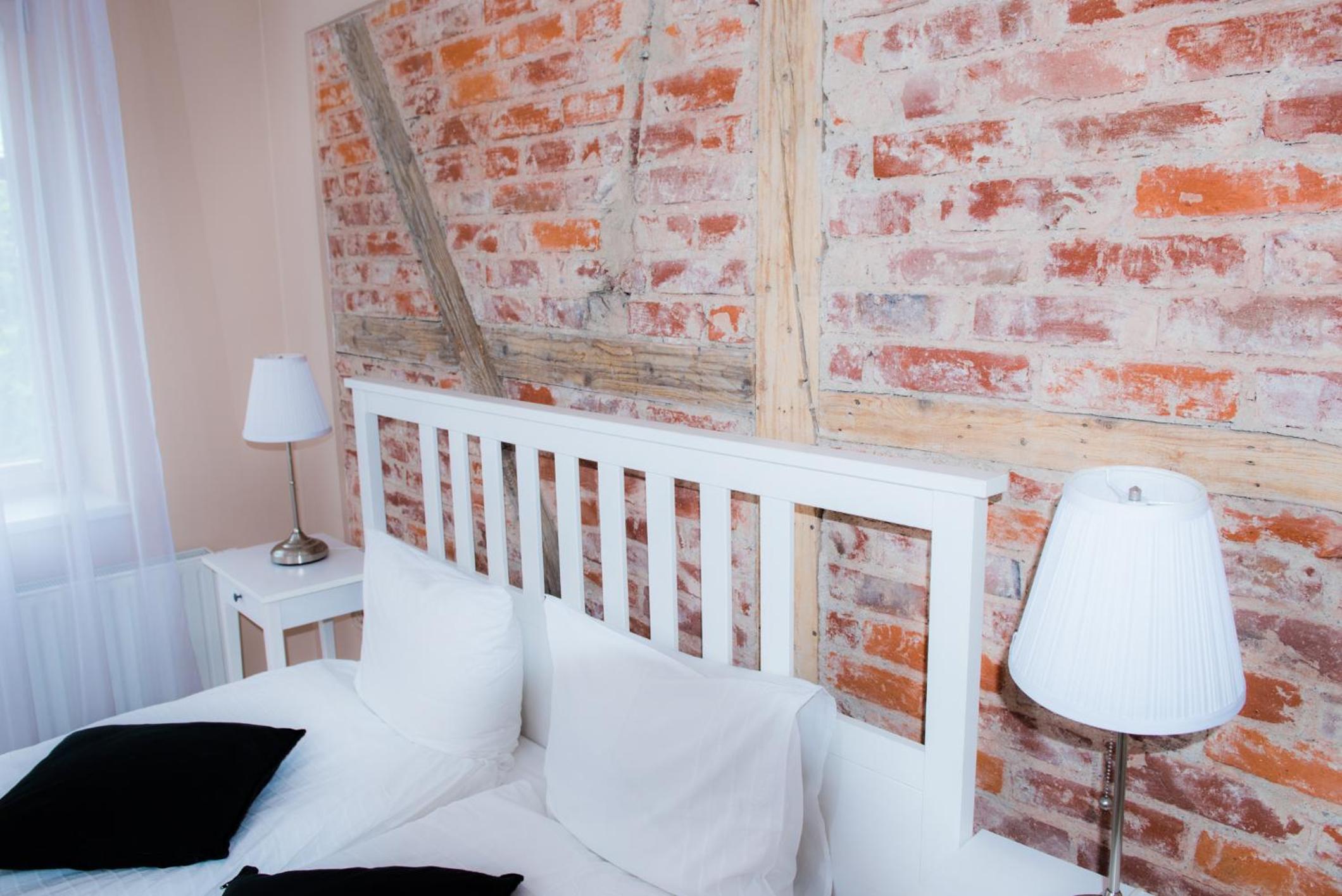 Double Room with Balcony - Photo 9