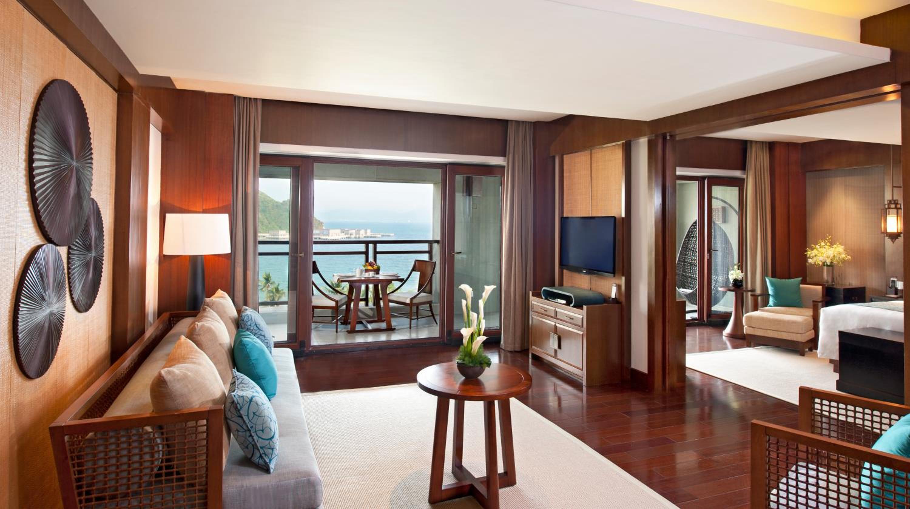 Ocean View Suite (Need to make appointment 1 day in advance: Complimentary daily 60 minutes message for one person only)