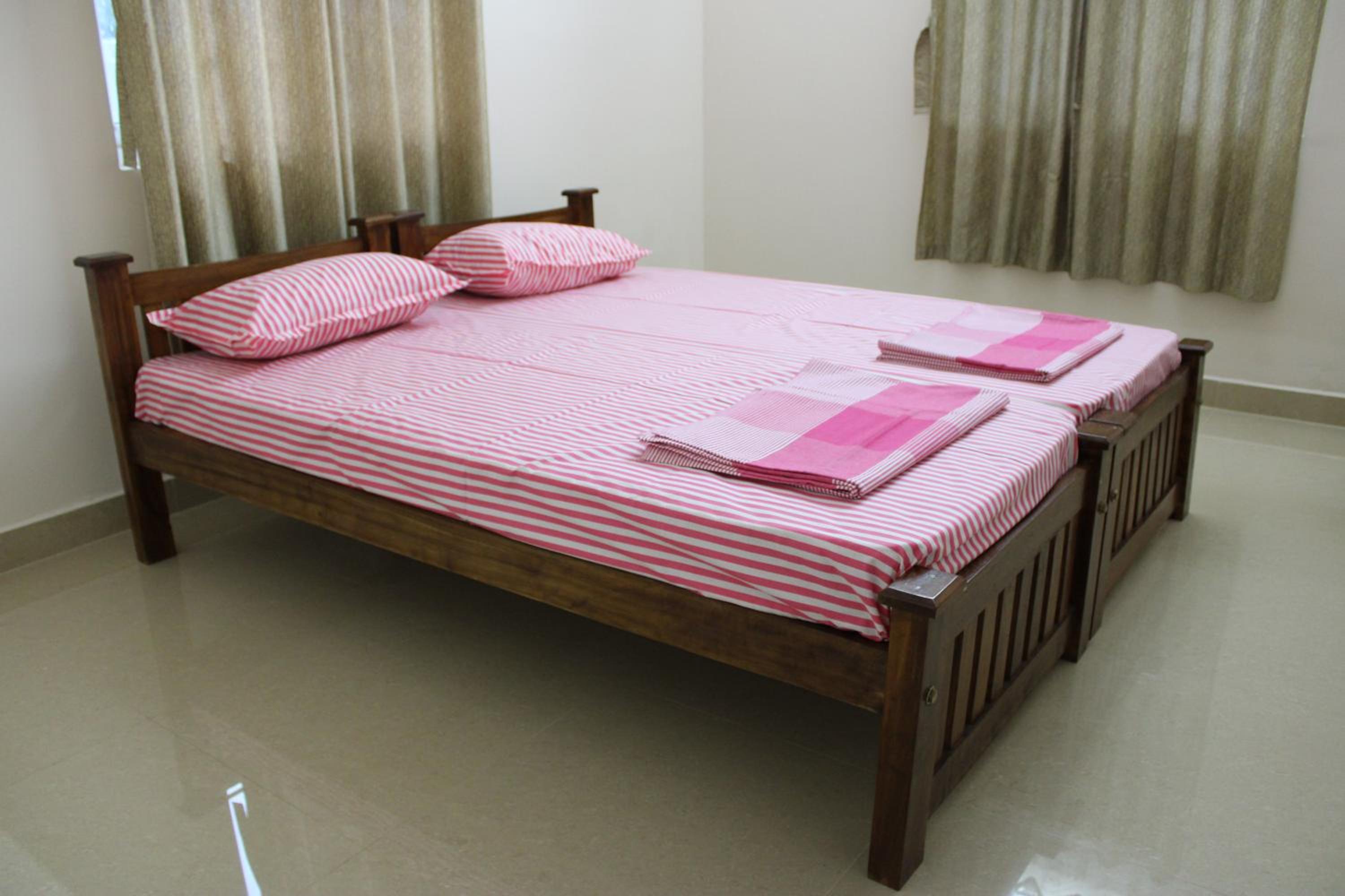Standard Double Room with Fan - Photo 2