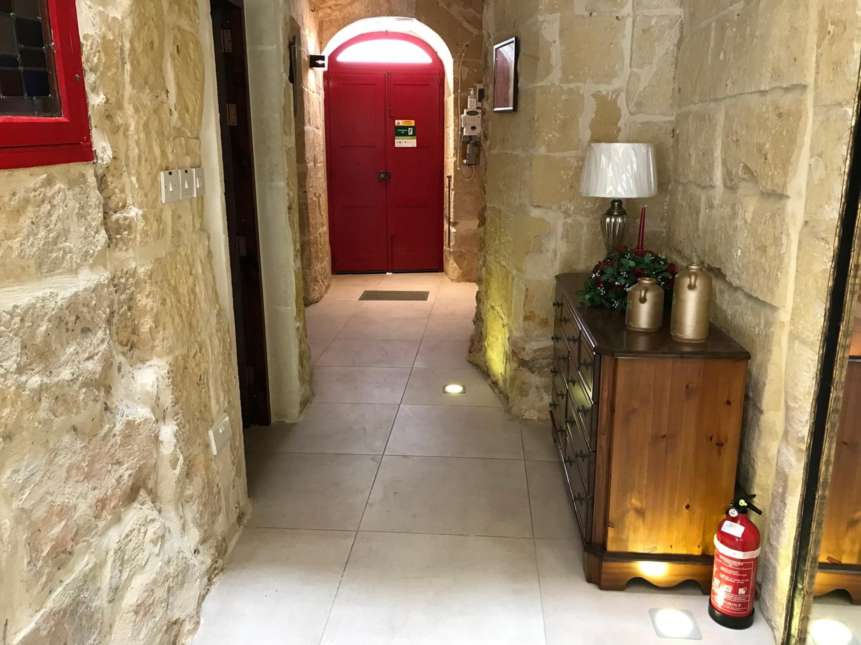 Double Room - Photo 10