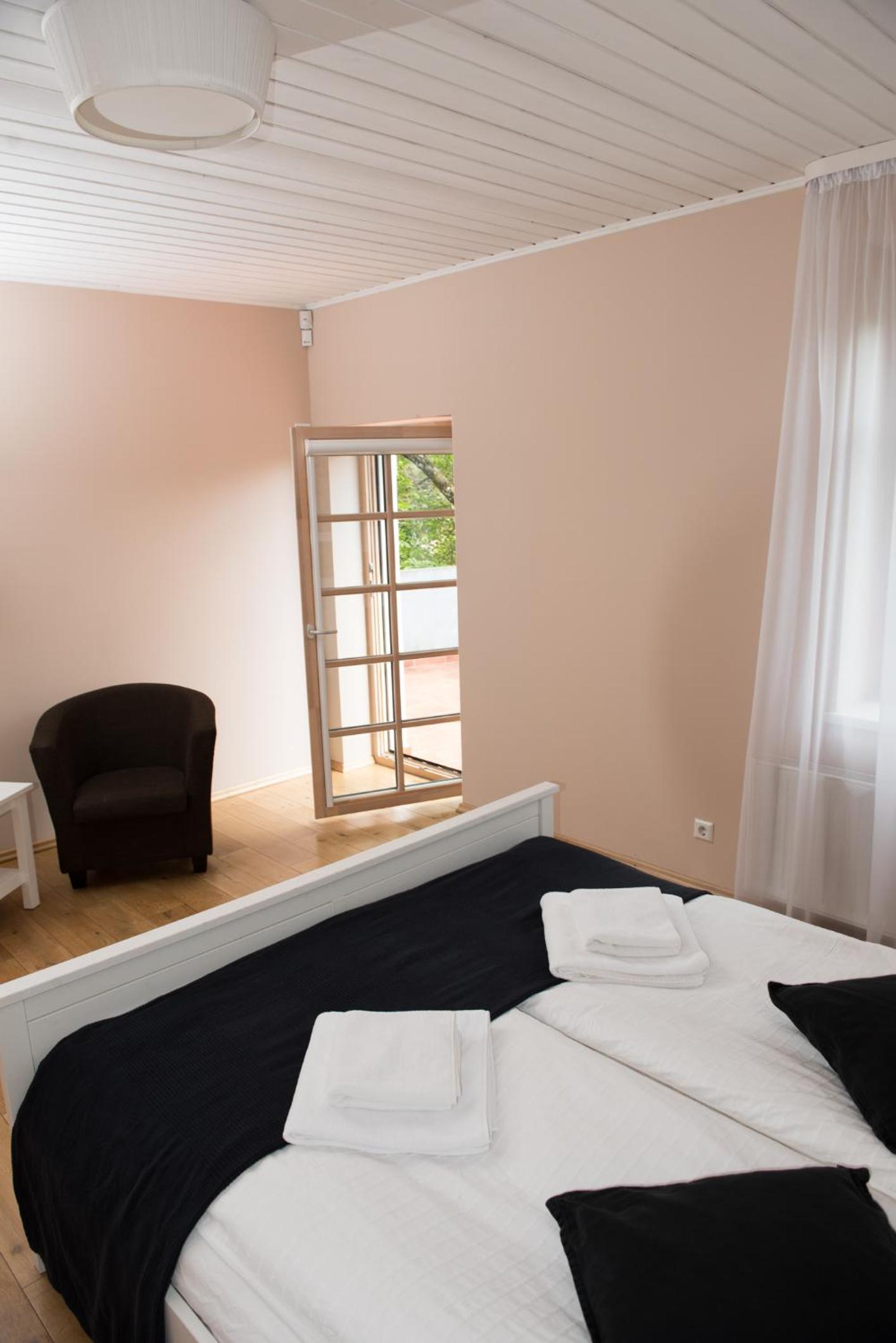 Double Room with Balcony - Photo 2