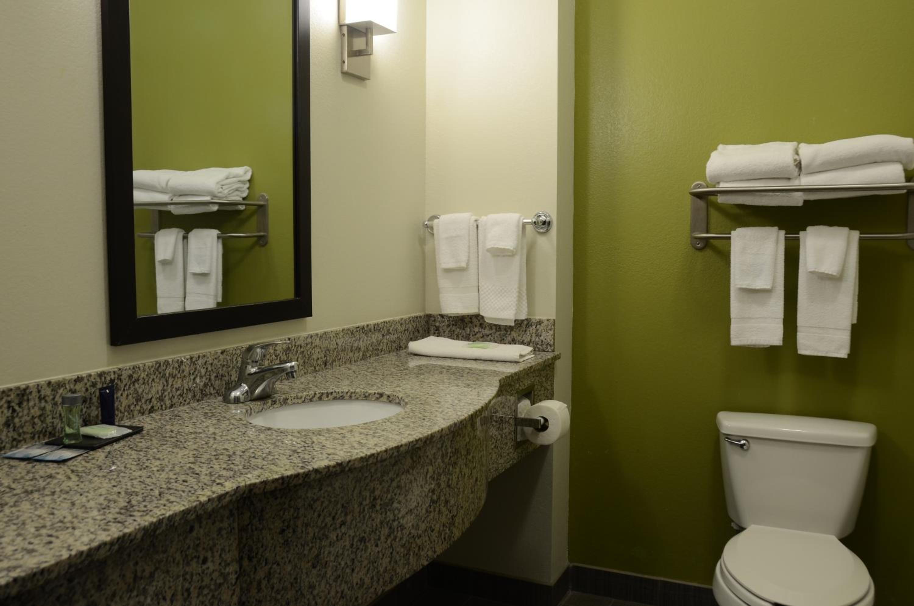 Standard King Room - Non-Smoking  - Photo 4