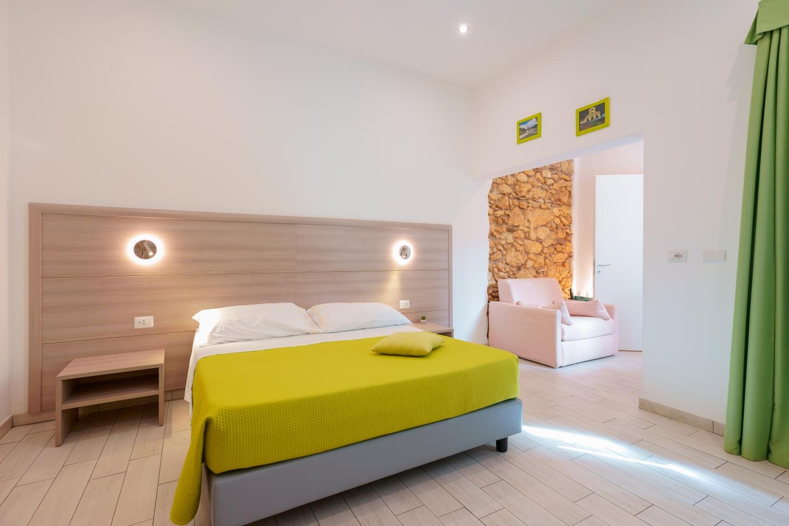 Triple Room with Private Bathroom - Photo 23