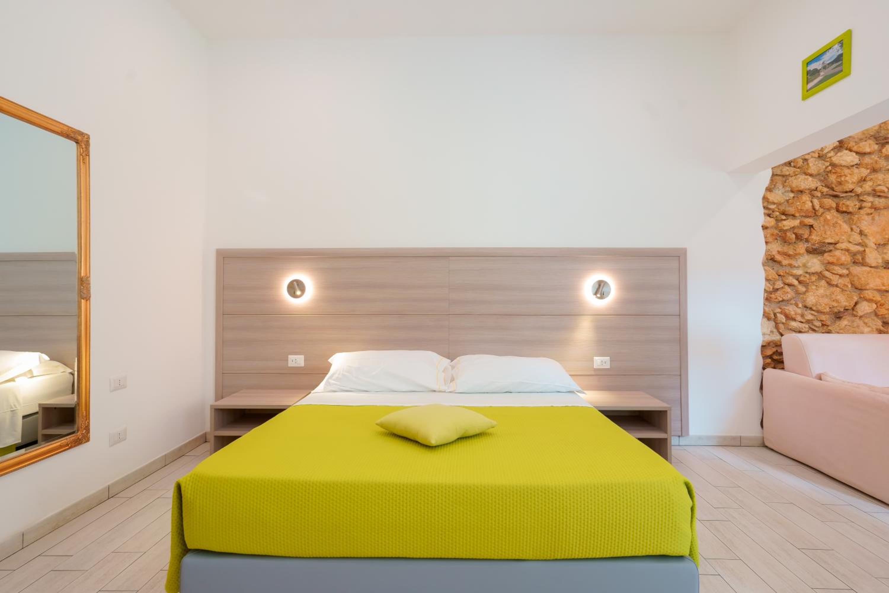 Triple Room with Private Bathroom - Photo 10