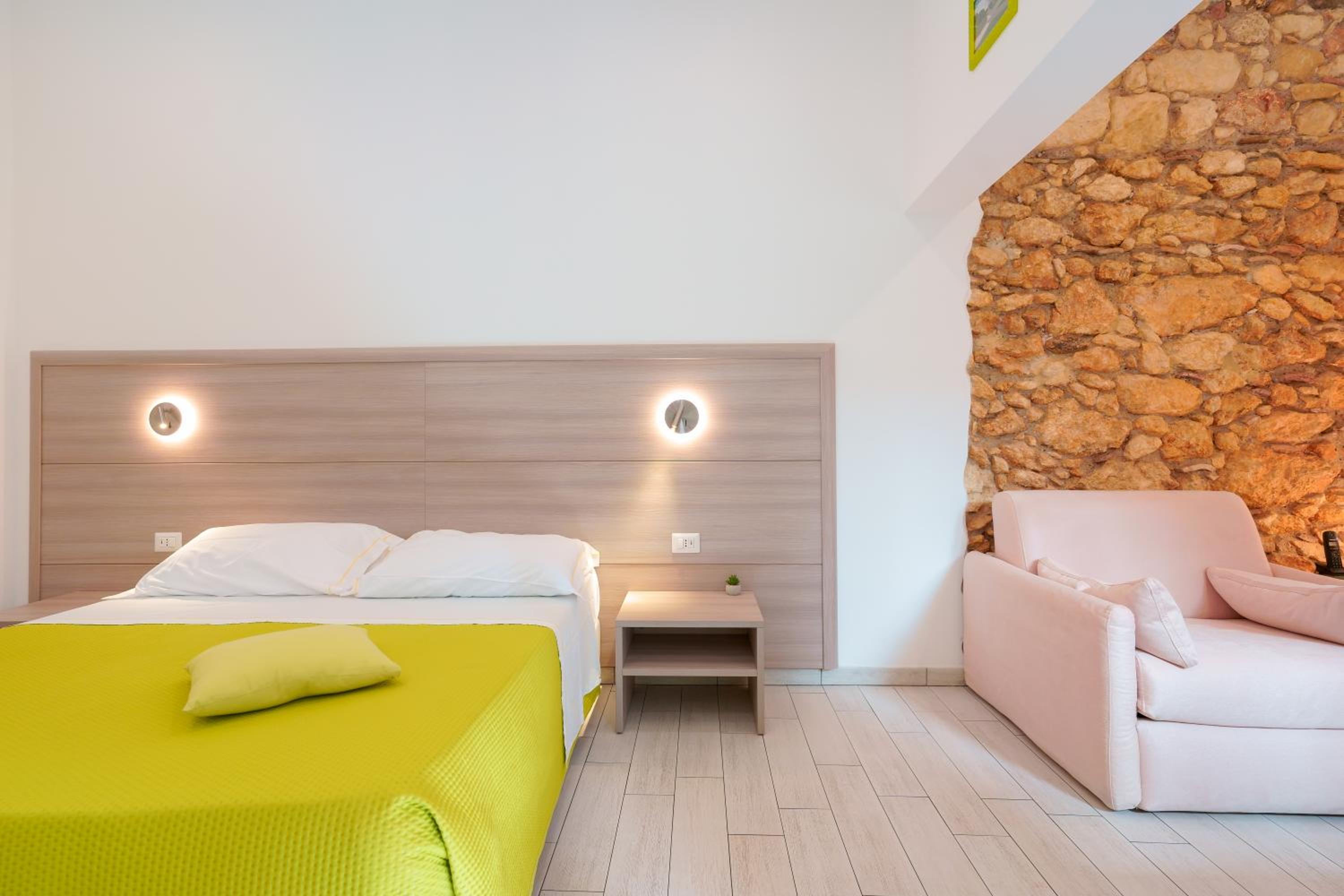 Triple Room with Private Bathroom - Photo 34