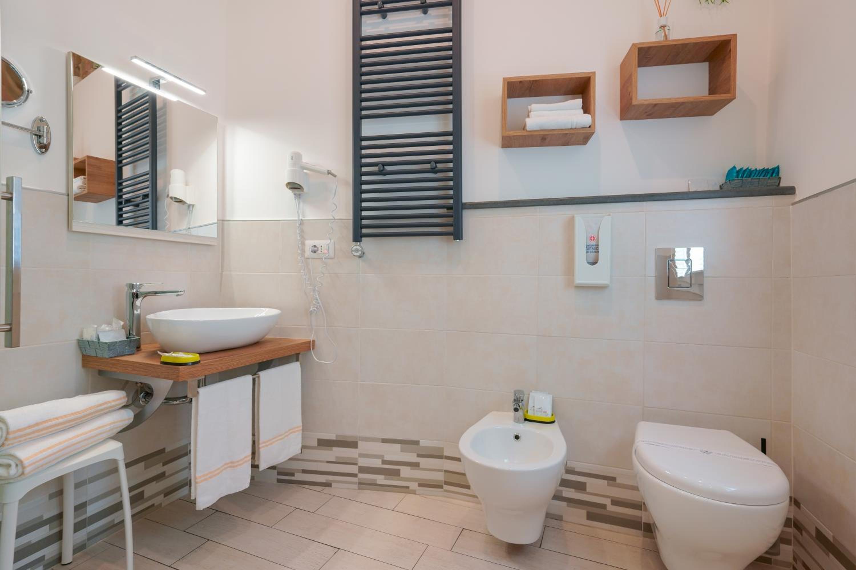 Triple Room with Private Bathroom - Photo 2