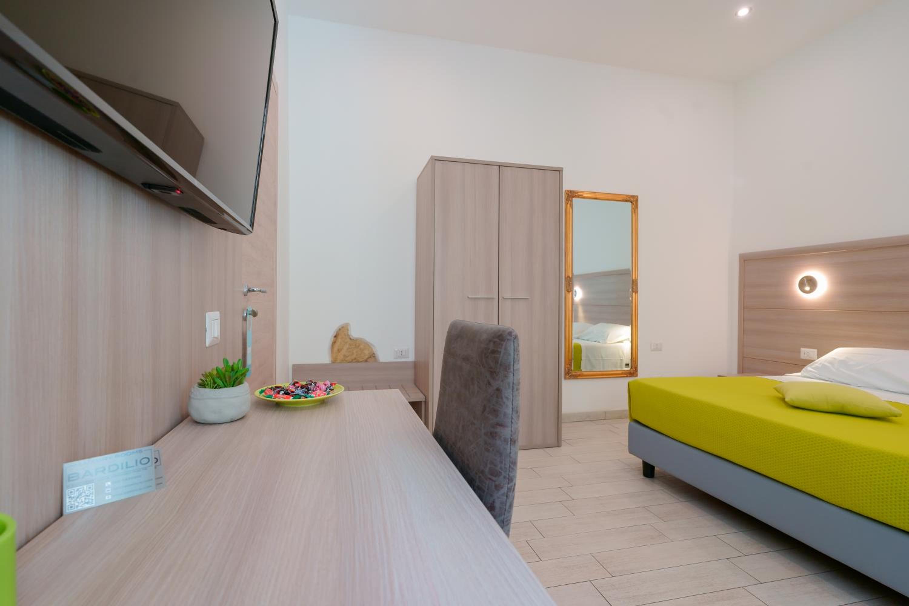 Triple Room with Private Bathroom - Photo 3