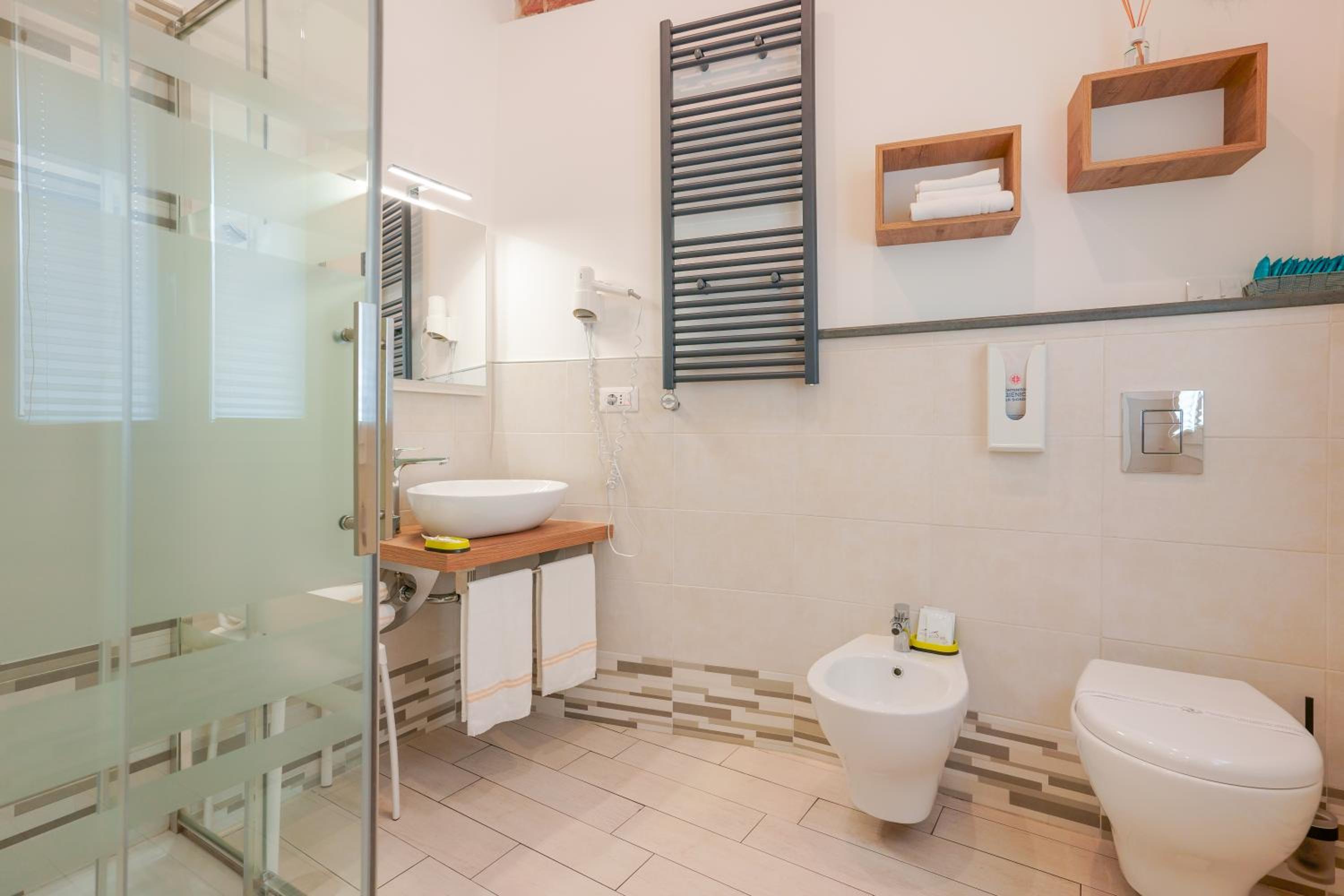 Triple Room with Private Bathroom - Photo 4