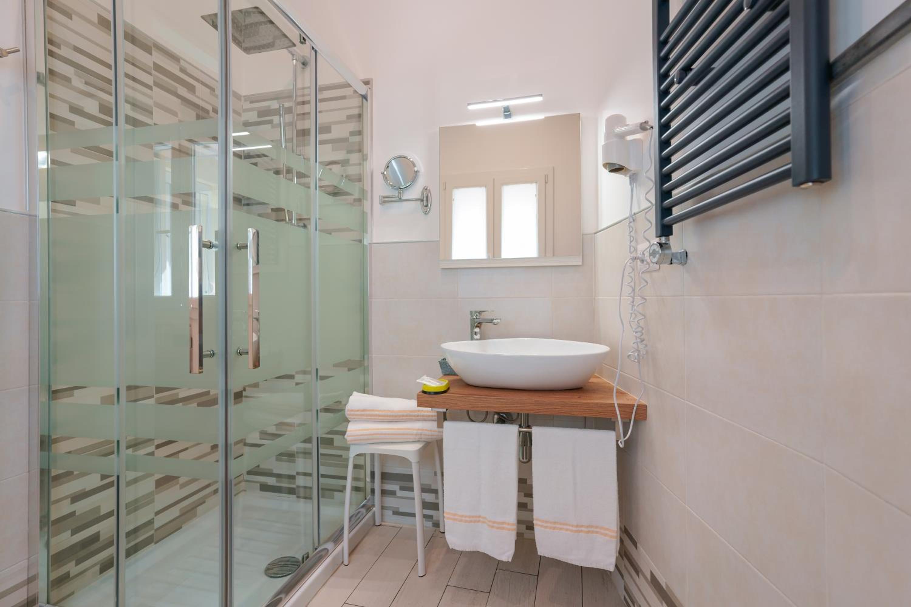Triple Room with Private Bathroom - Photo 5
