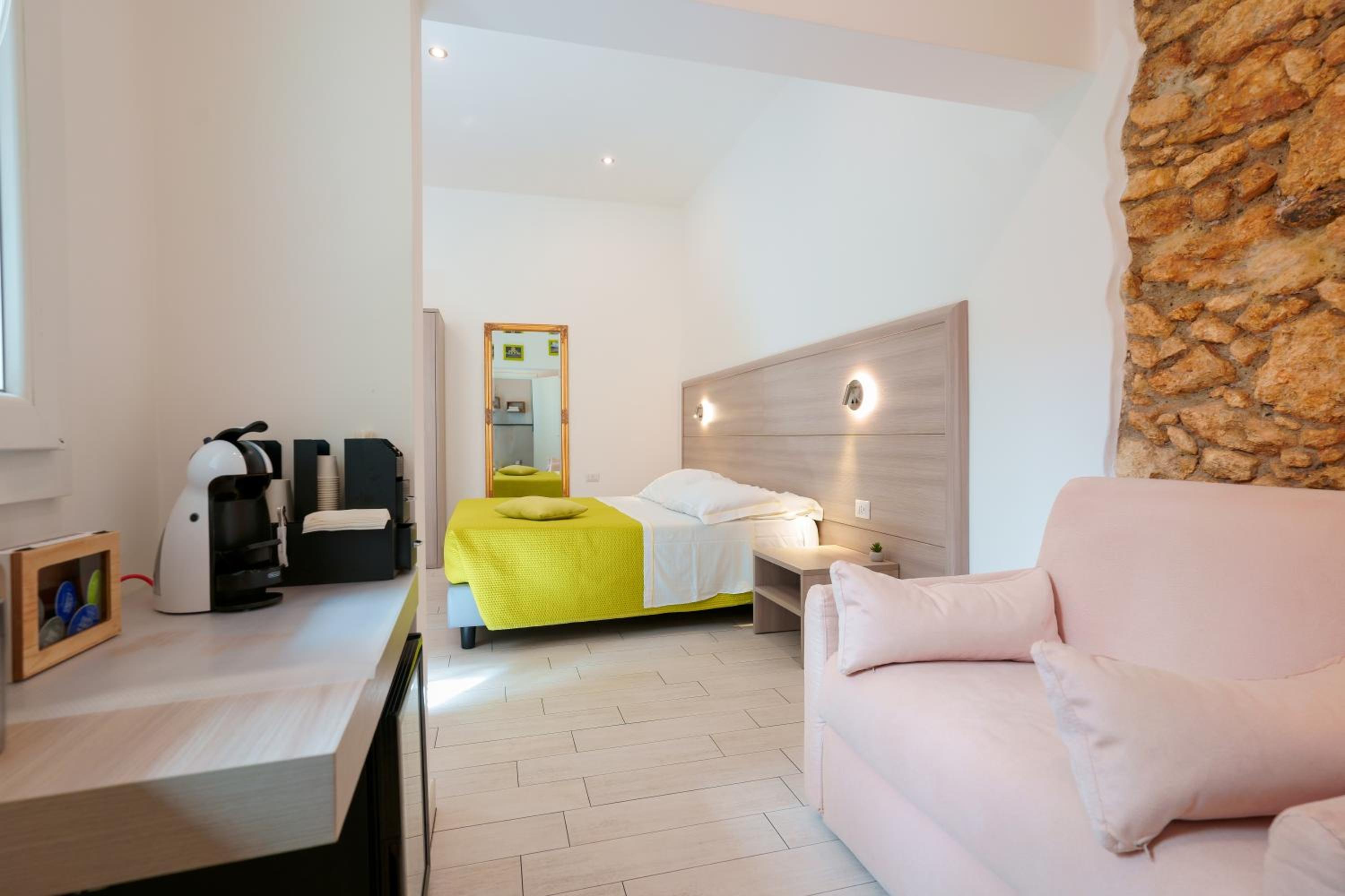 Triple Room with Private Bathroom - Photo 7