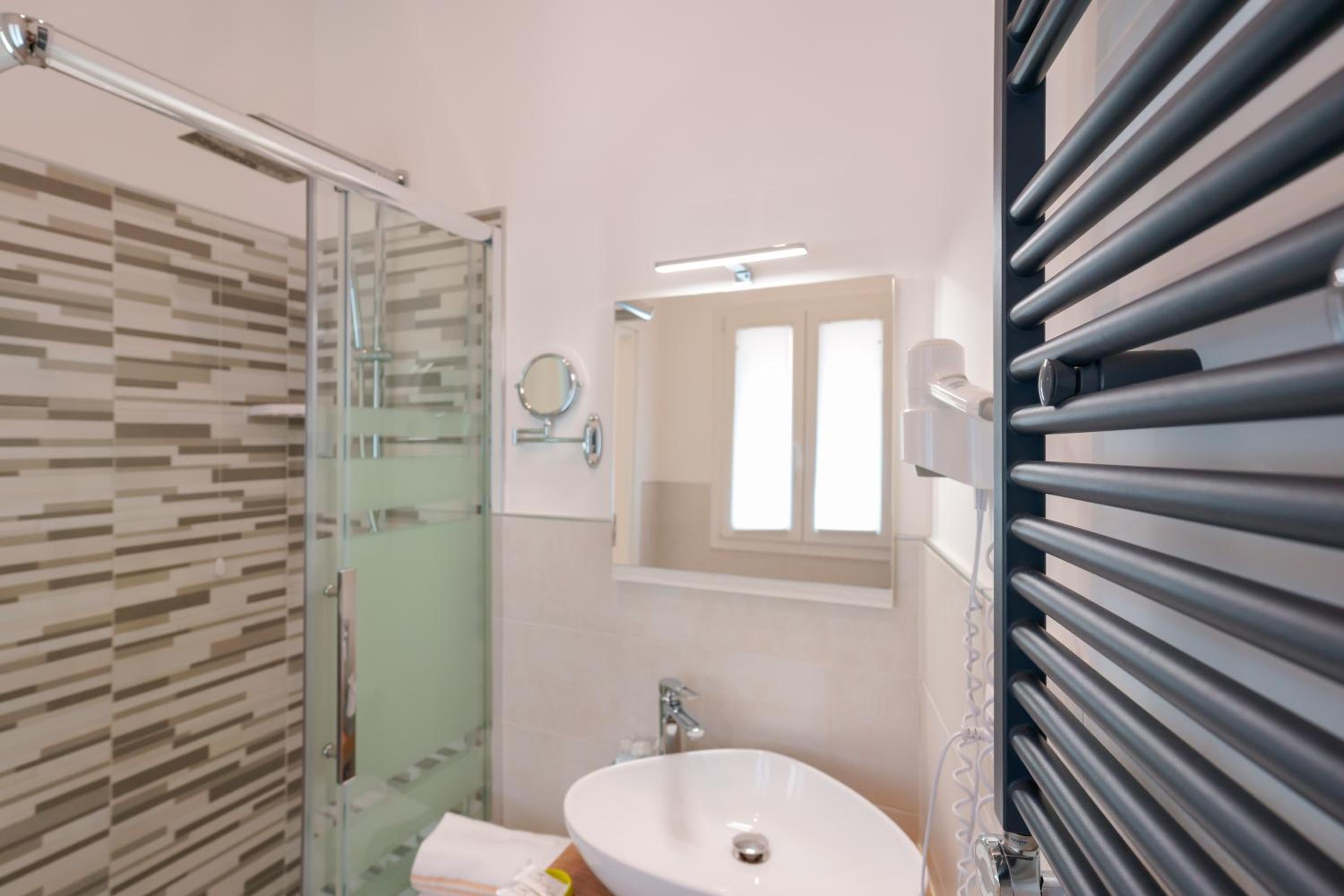 Triple Room with Private Bathroom - Photo 22