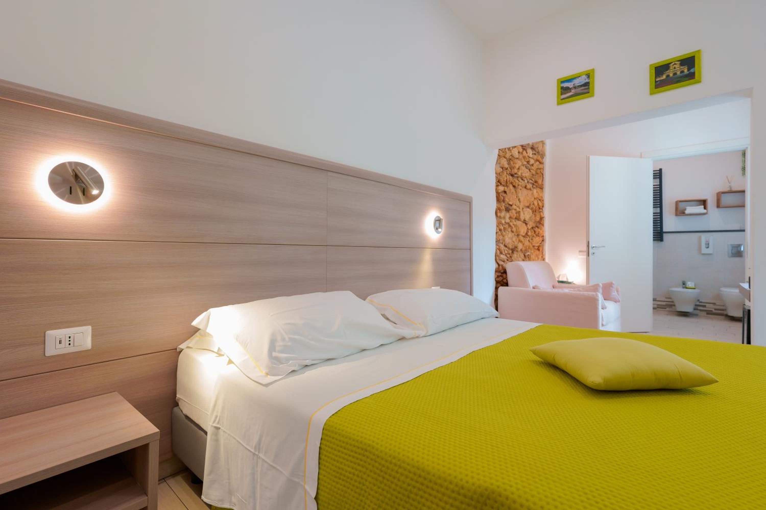 Triple Room with Private Bathroom - Photo 25