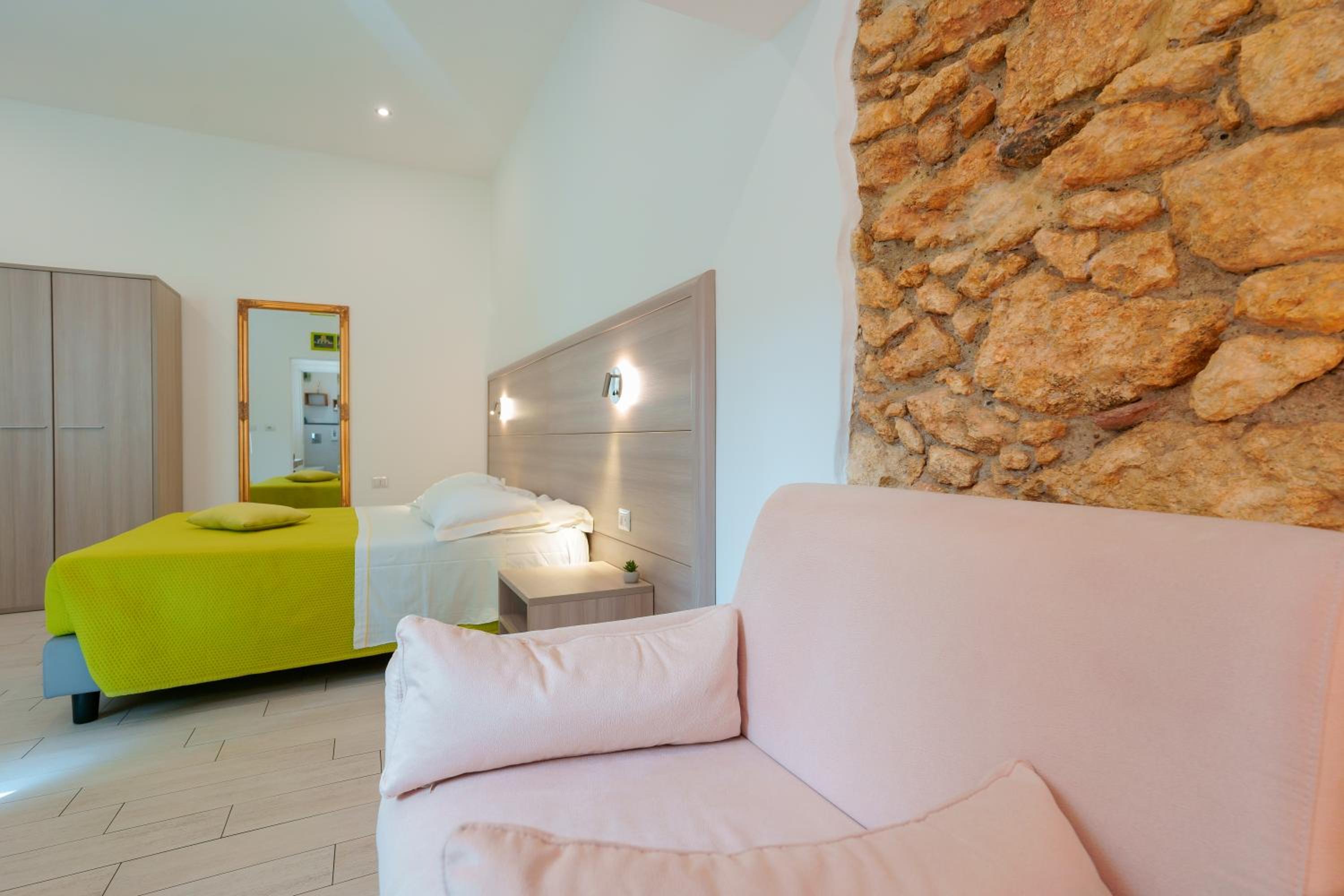 Triple Room with Private Bathroom - Photo 26