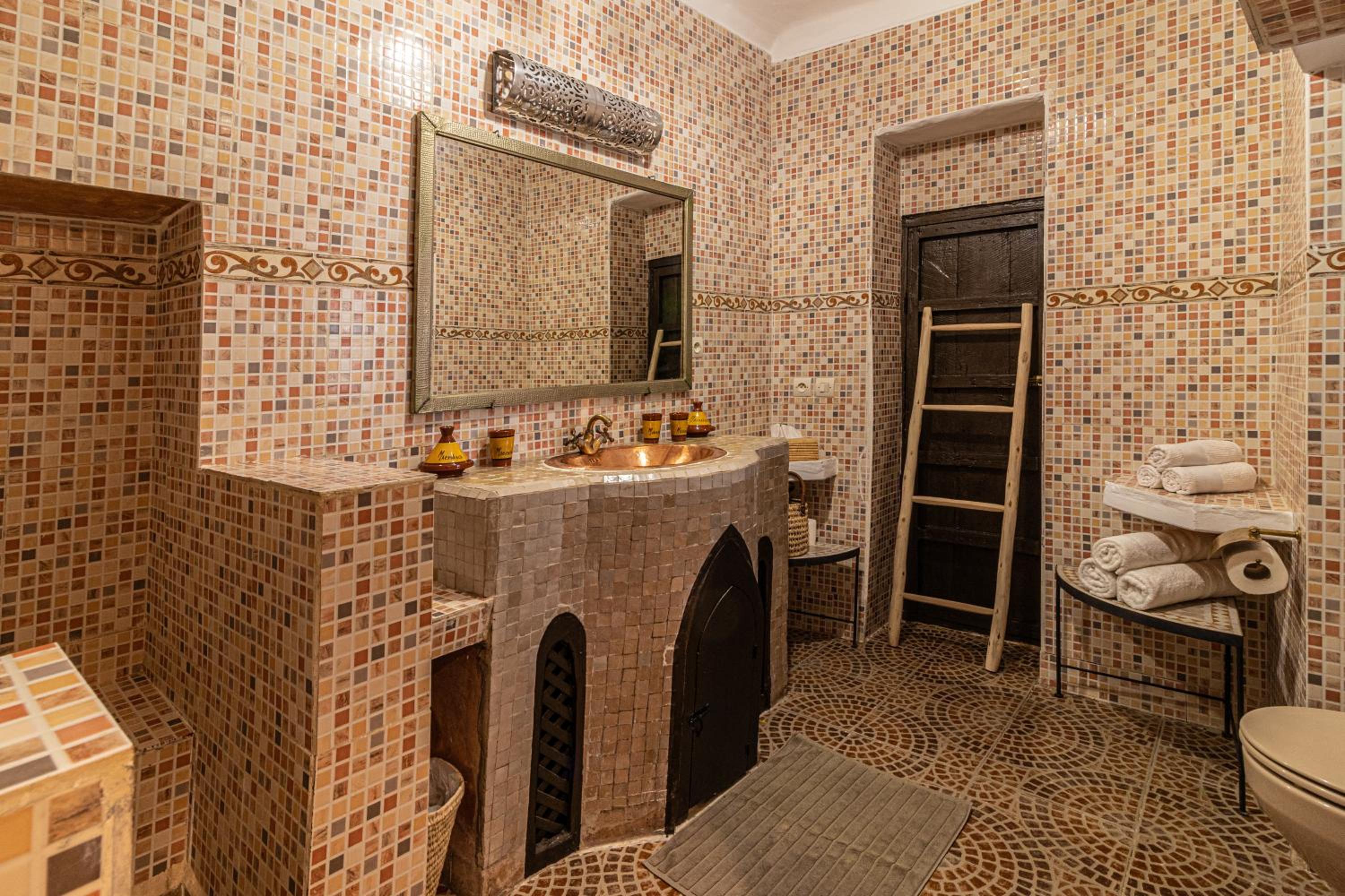 Triple Room with Private Bathroom - Photo 3