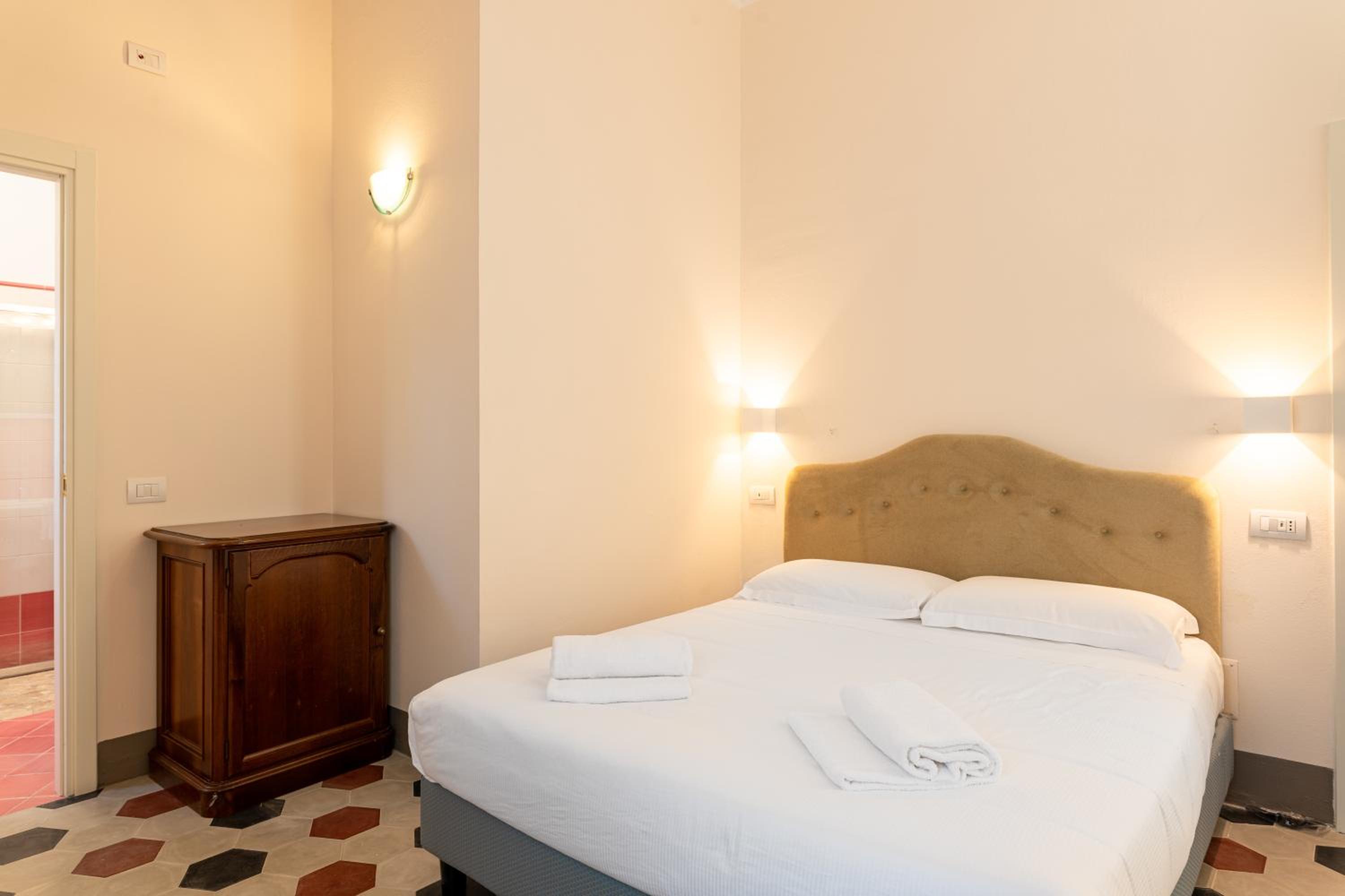 Double Room - Photo 3