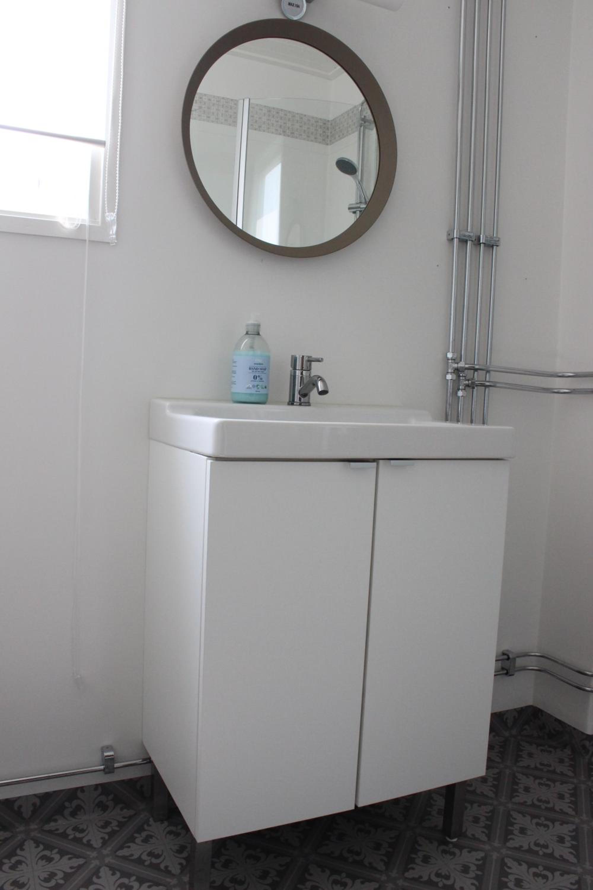 One-Bedroom Apartment - Photo 4