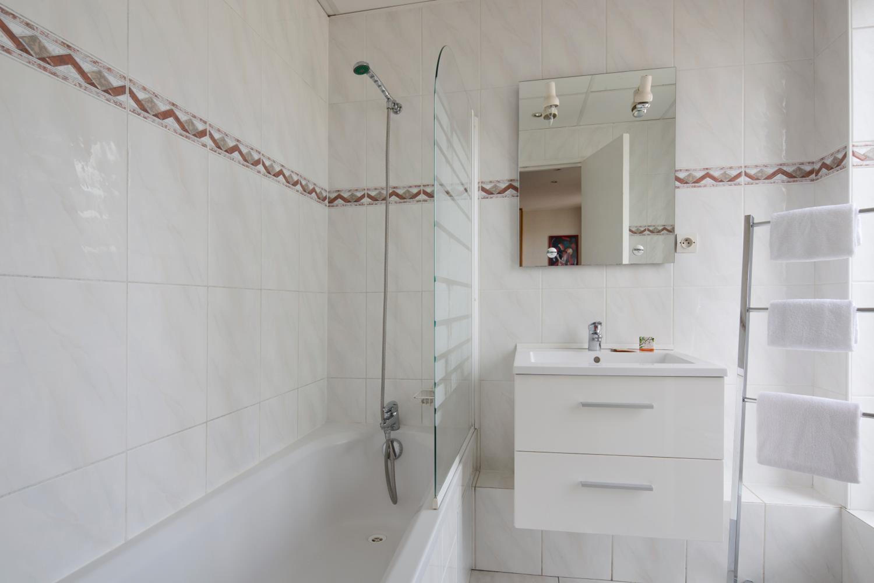 Duplex Apartment with Balcony - Photo 3