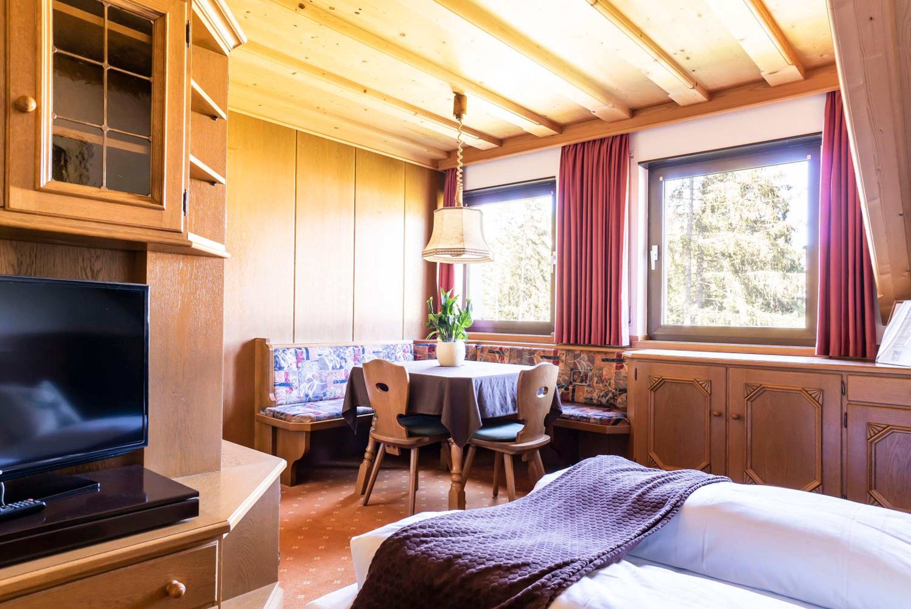 Apartment with Mountain View