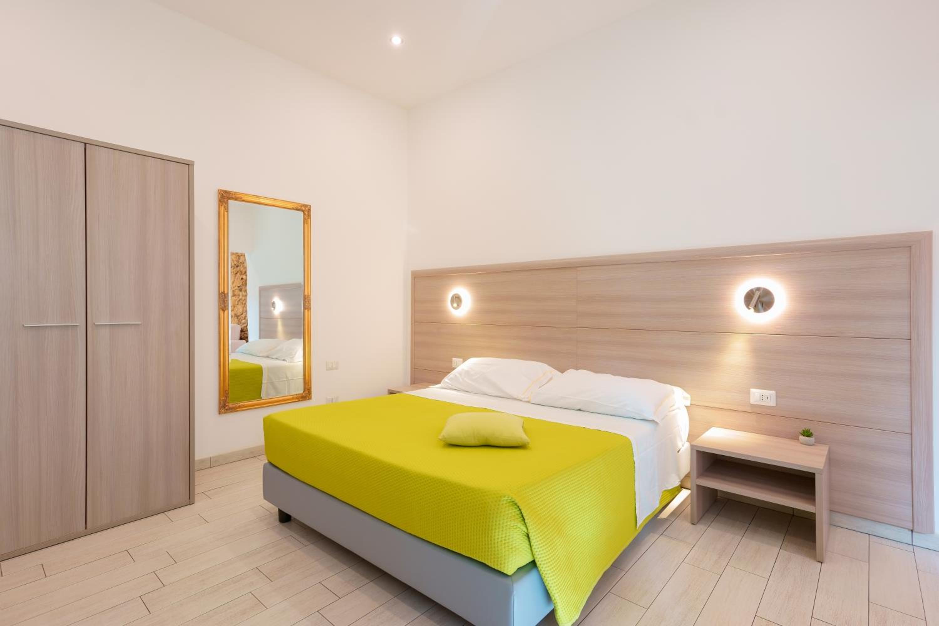 Triple Room with Private Bathroom - Photo 27