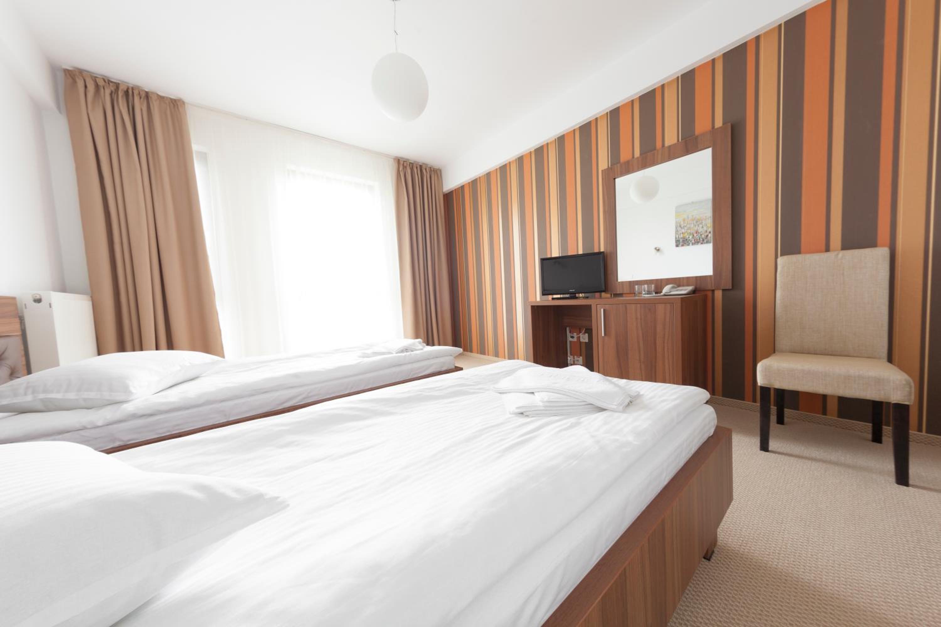 Twin Room - Photo 5