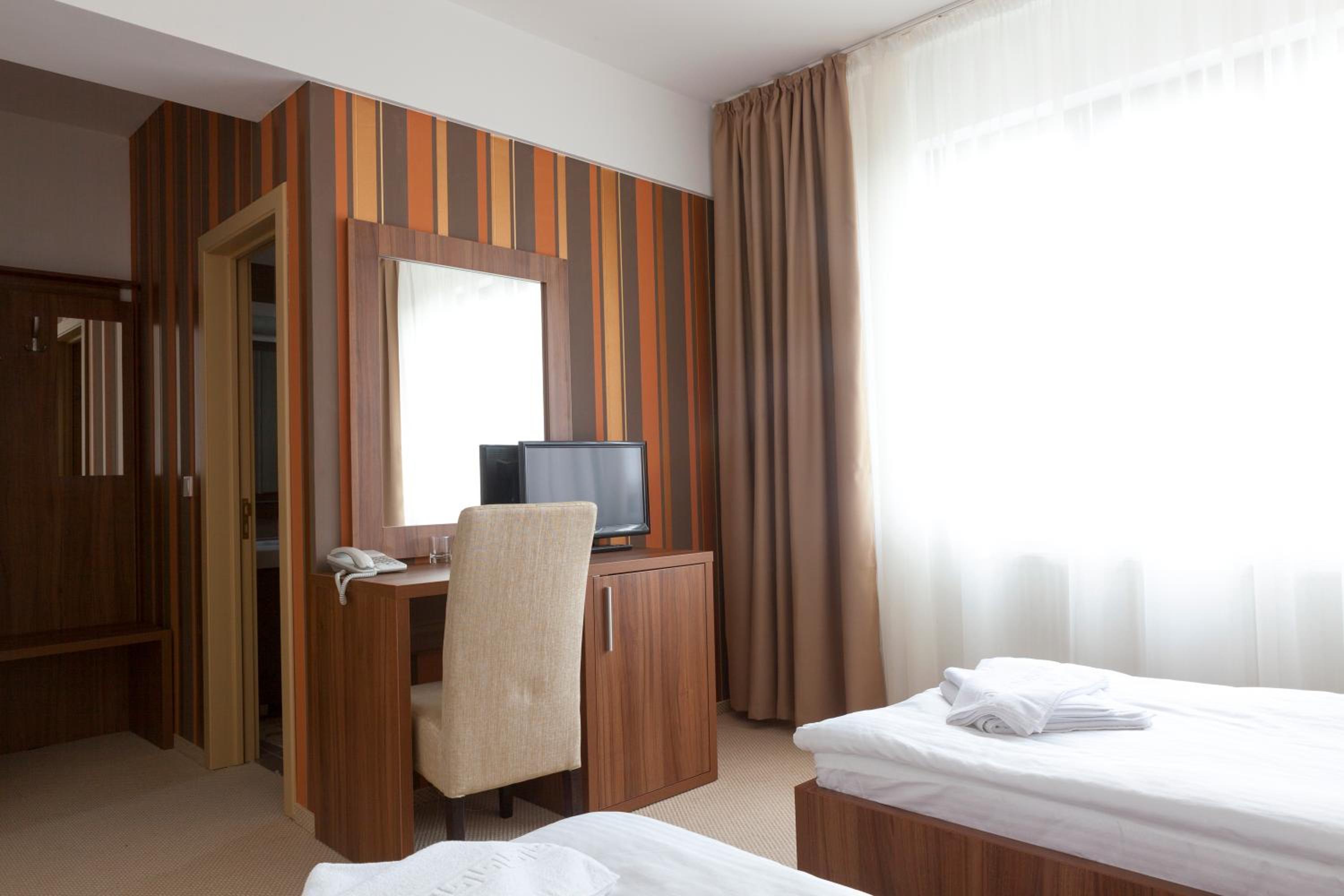 Twin Room - Photo 1