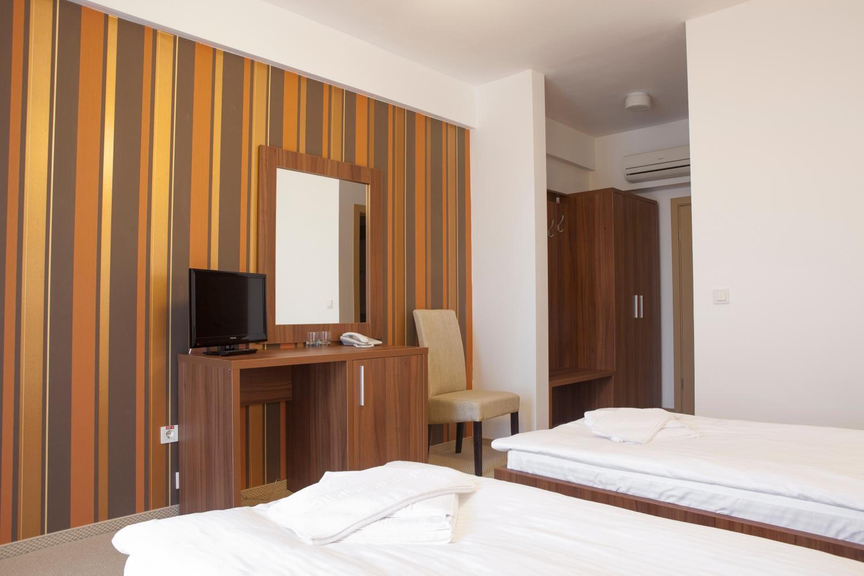 Twin Room - Photo 6