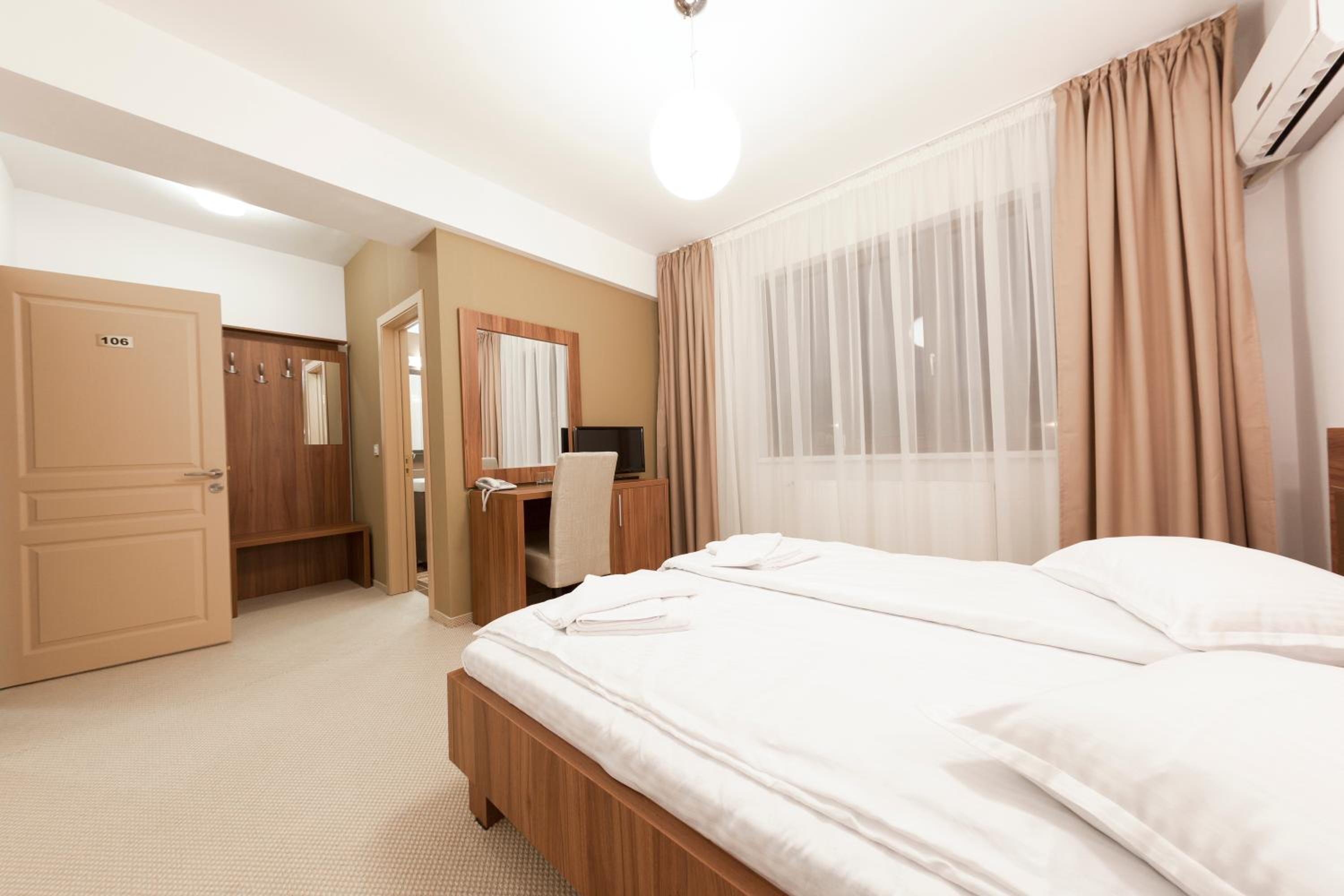 Double Room - Photo 3