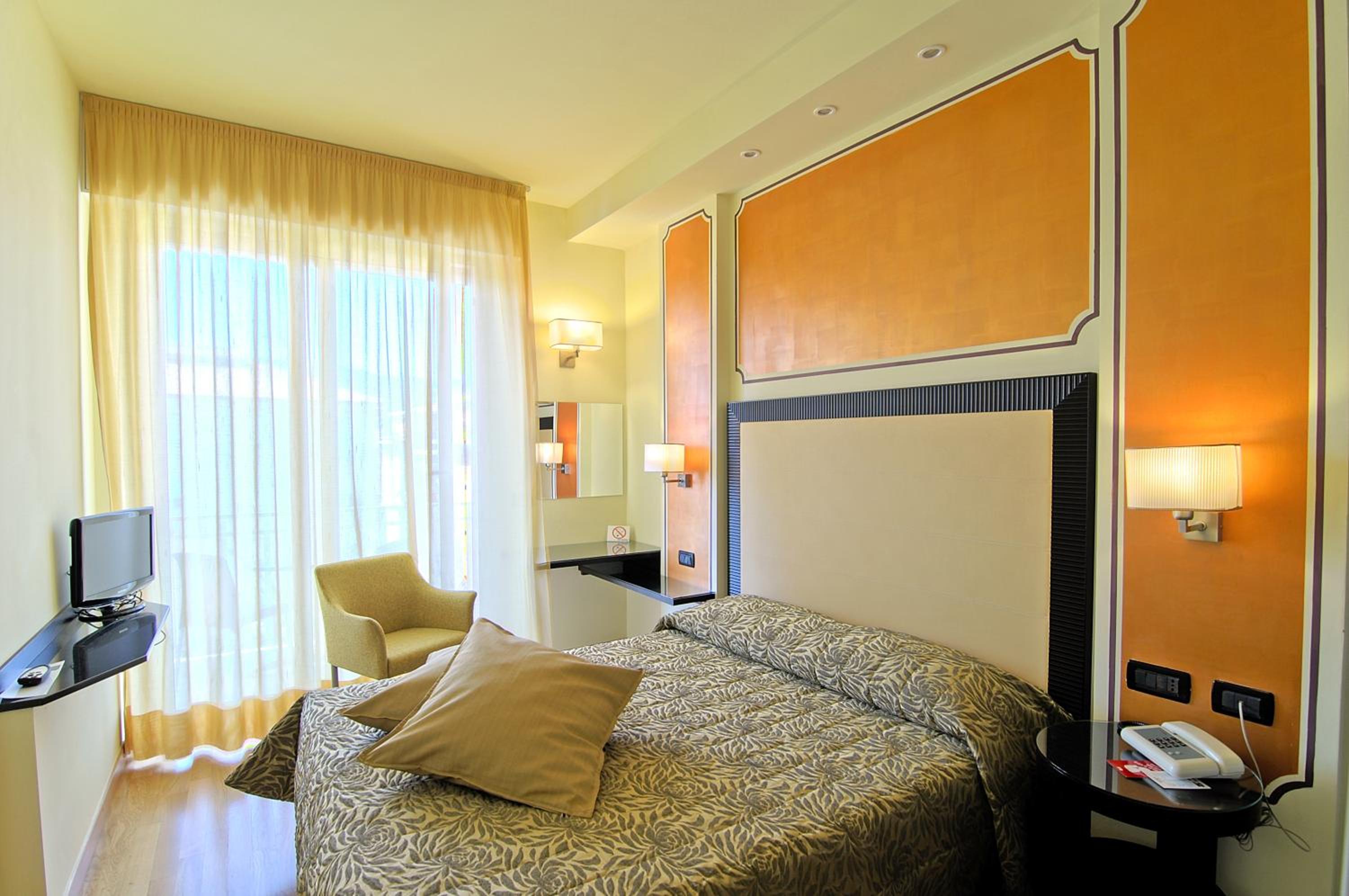 Economy Double Room - Photo 19
