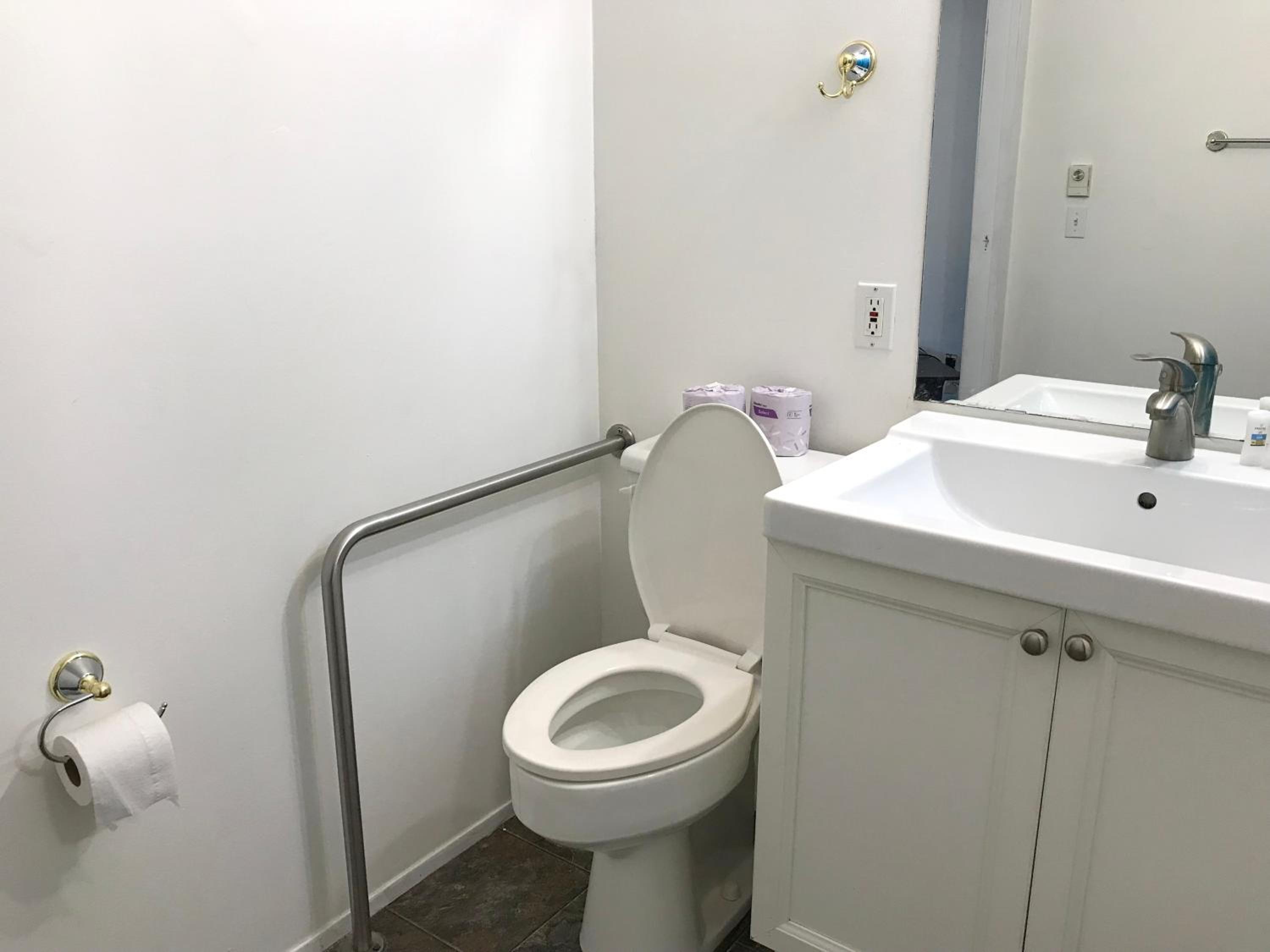 Queen Studio - Disability Access - Photo 3