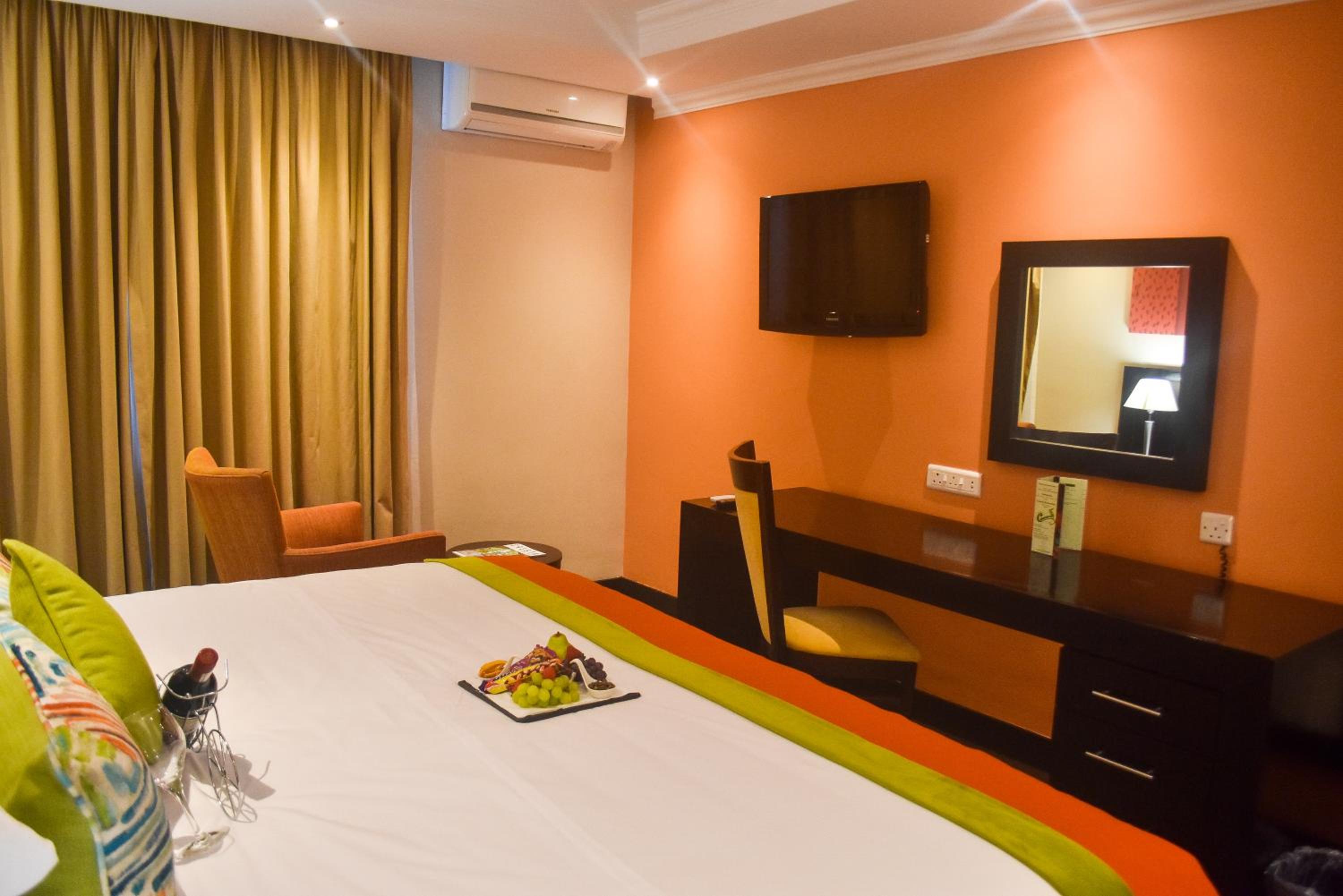 Standard Room, 1 Queen Bed, Garden View (Standard Queen Room)