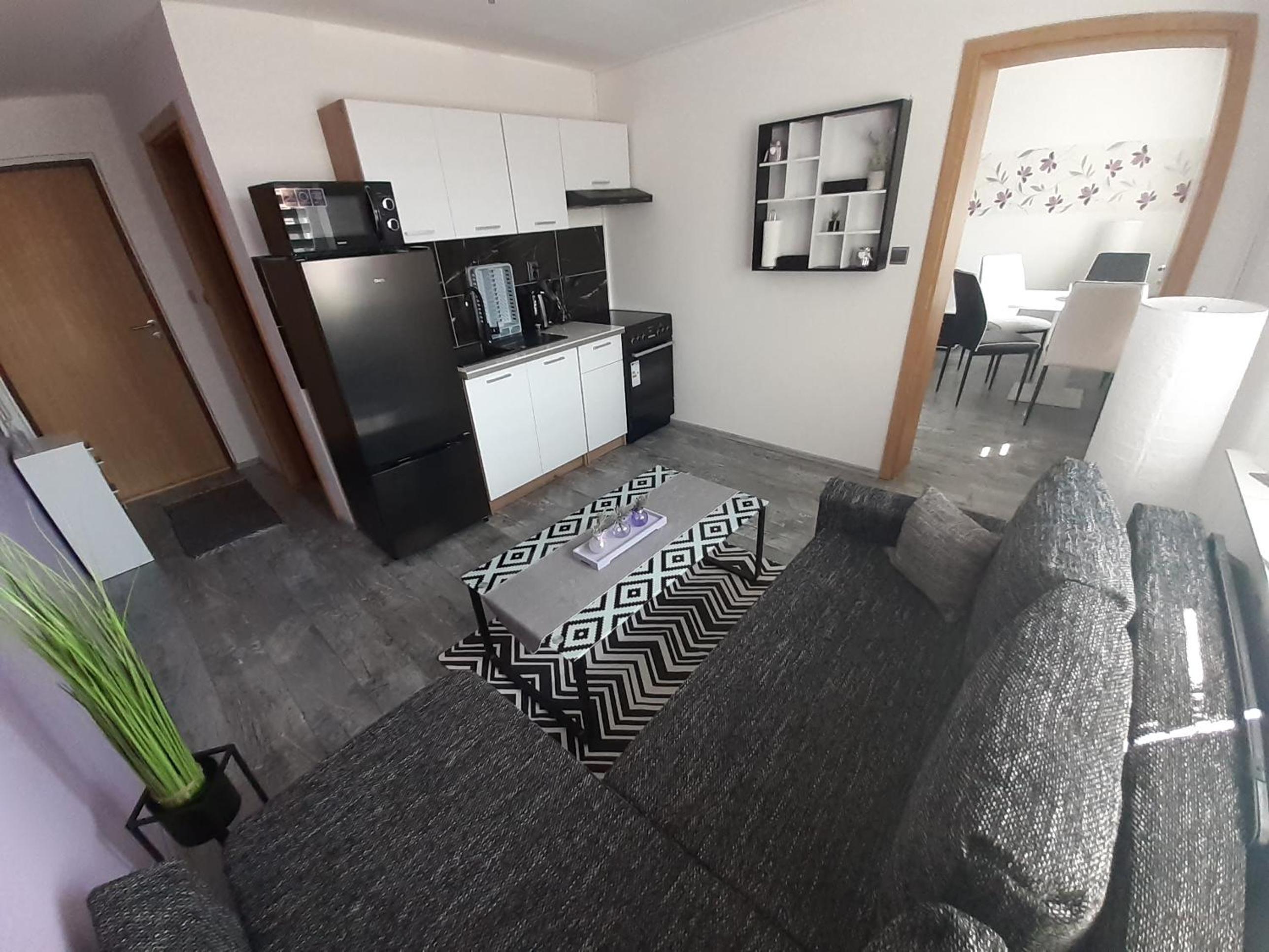 One-Bedroom Apartment - Photo 3