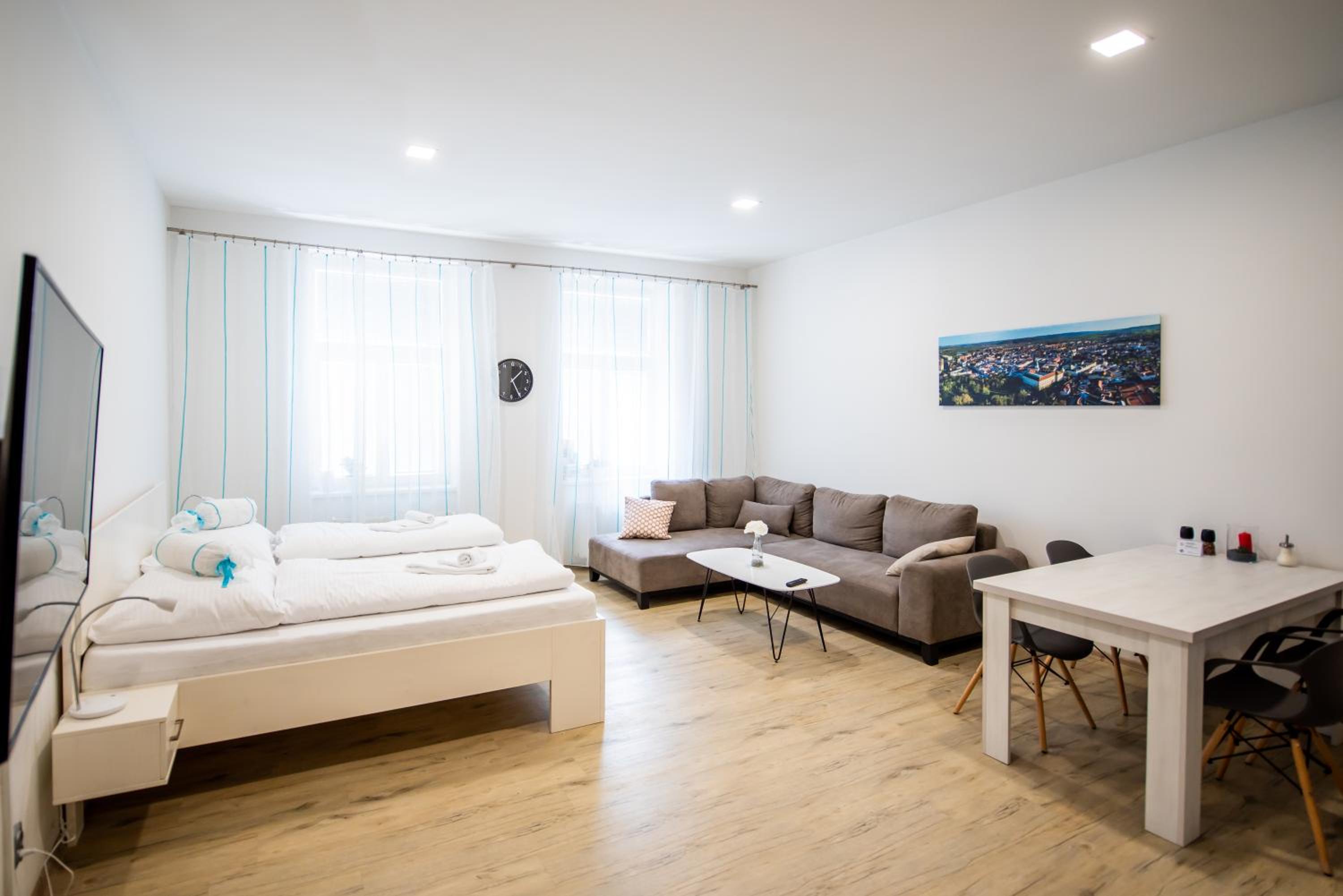 Deluxe Family Suite - Photo 4