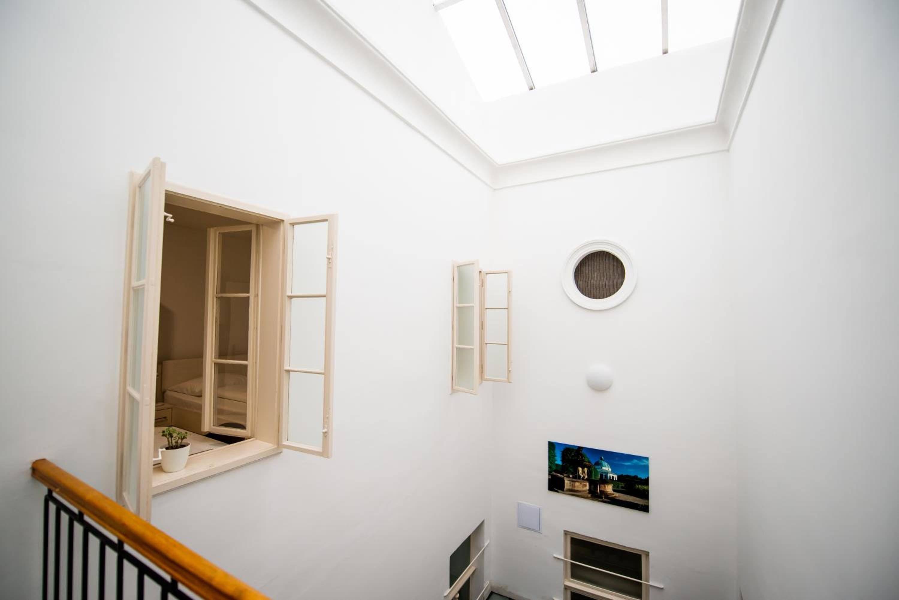 Studio Apartment with No Windows - Photo 5