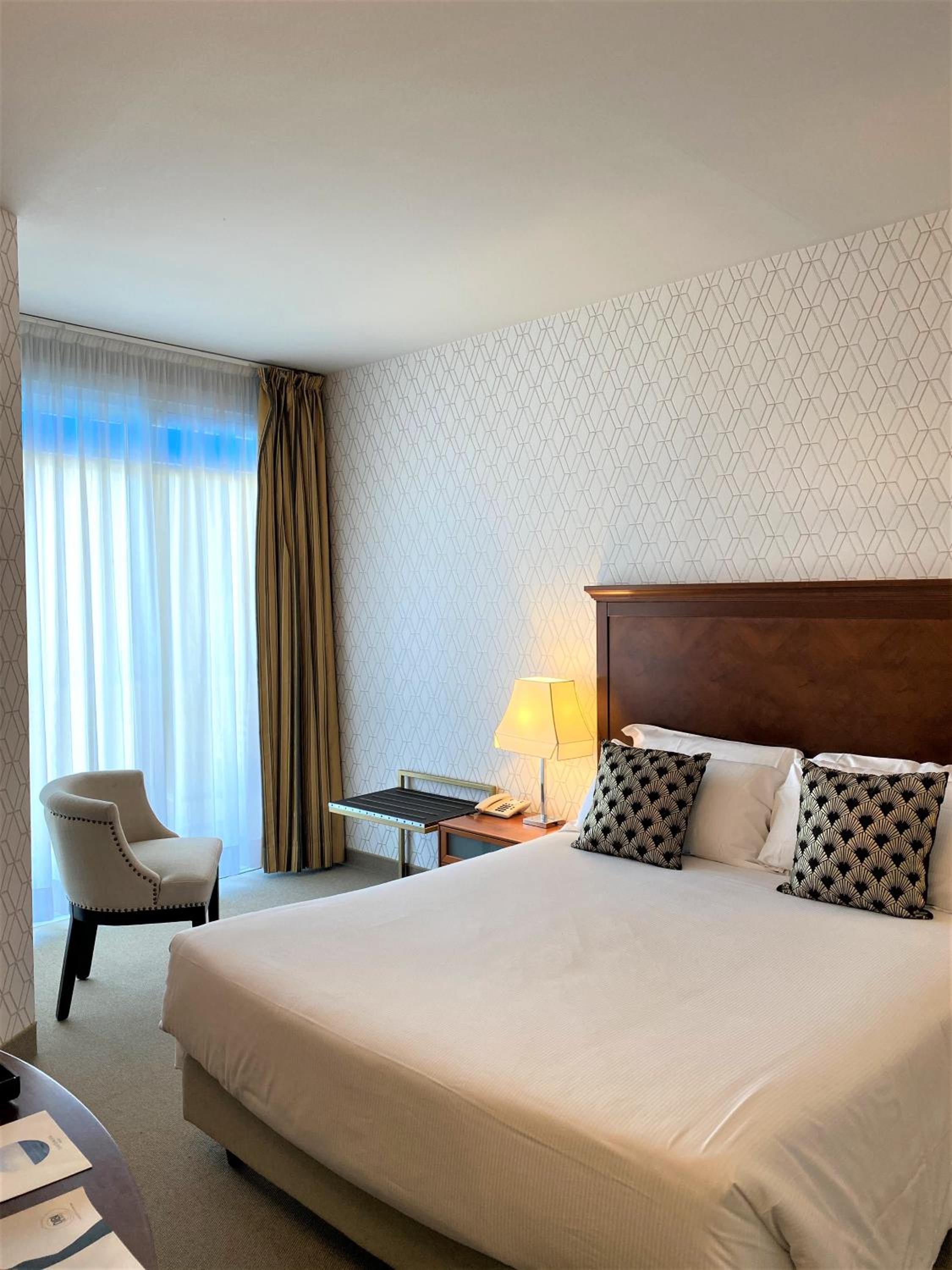 Classic Double Room with Sea View - Photo 2