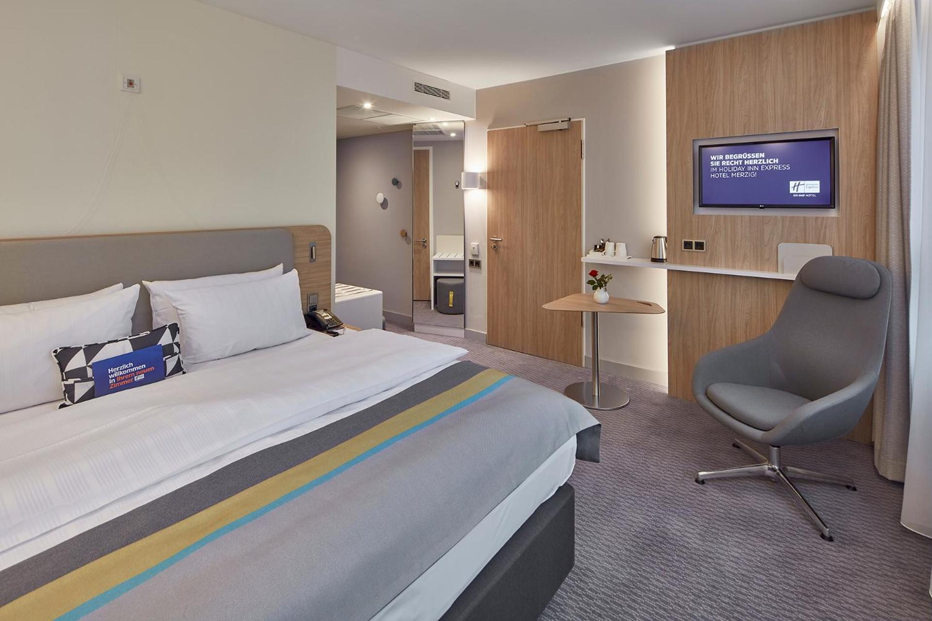 Standard Queen Room - Accessible photo 1