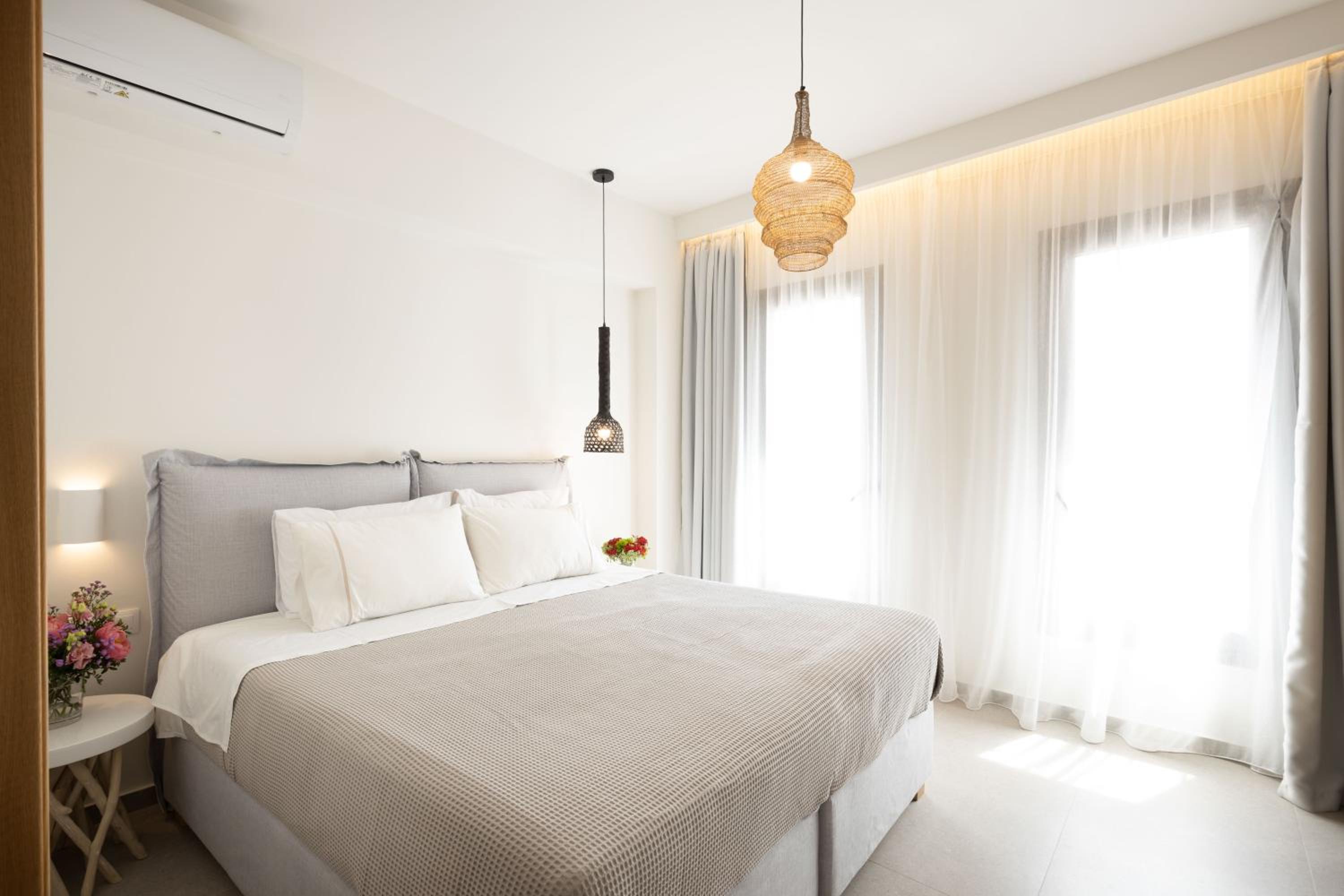 One-Bedroom Apartment with Old City view and Hot Tub - Clio Suite photo 1